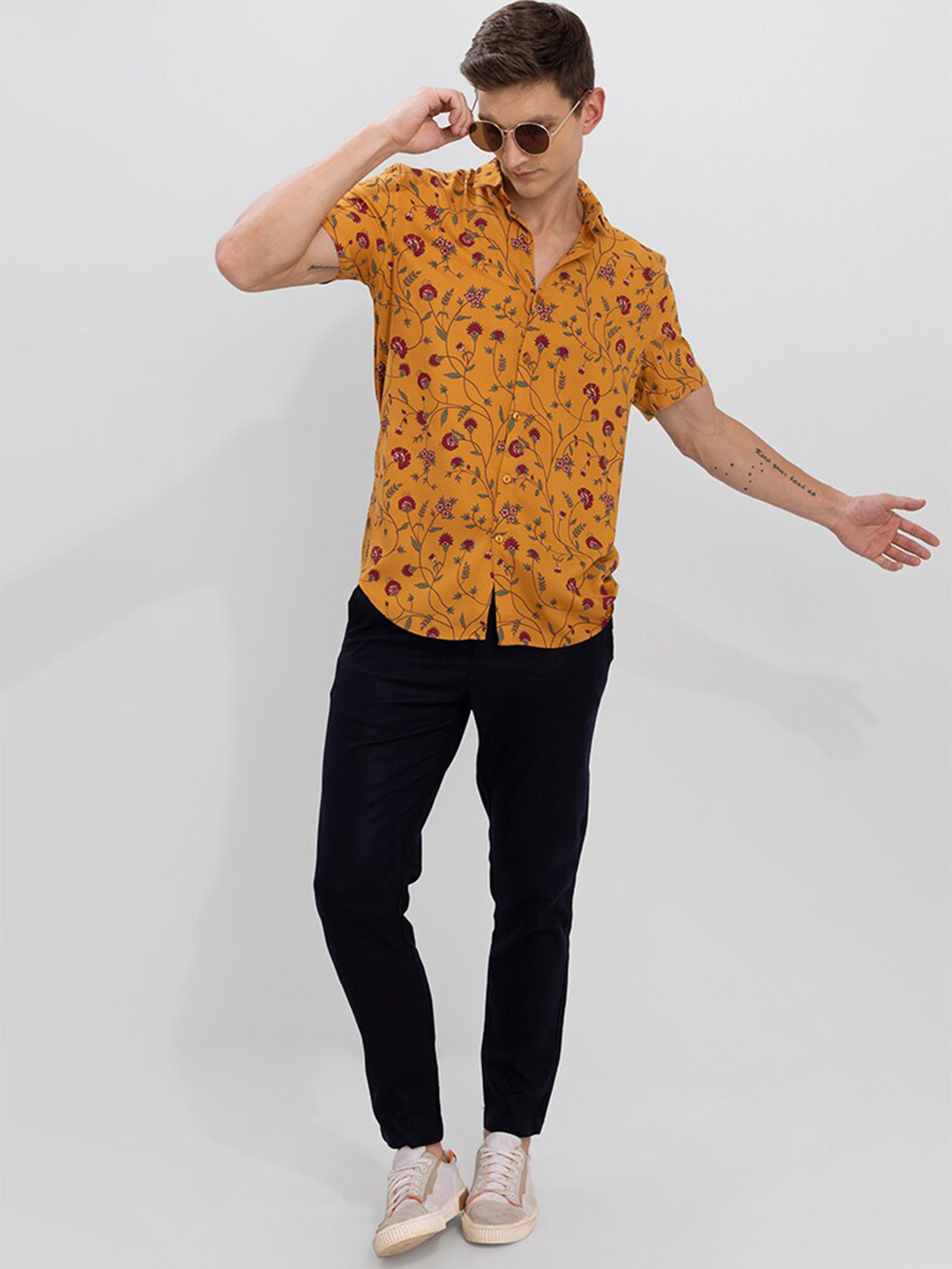 

Snitch Men Slim Fit Floral Printed Casual Shirt, Mustard