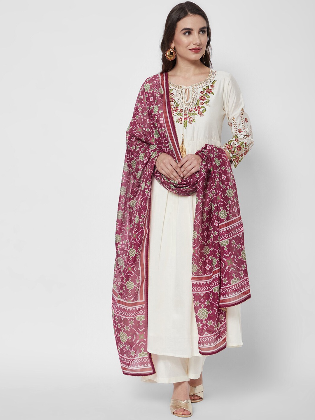 

HEEPOSH Women Embroidered Thread Work Kurta with Palazzos & With Dupatta, White