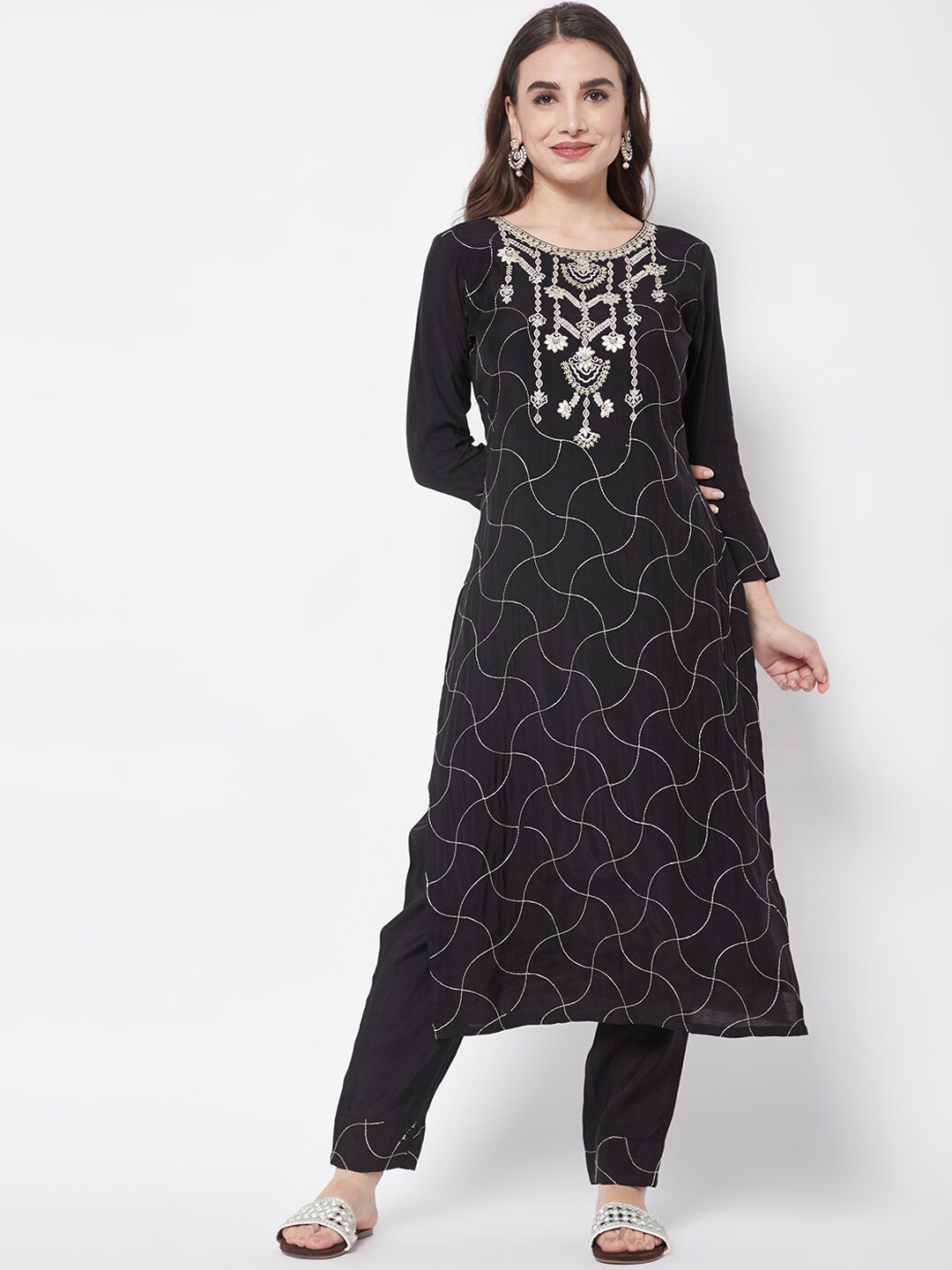 

HEEPOSH Women Floral Embroidered Kurta with Trousers & With Dupatta, Black