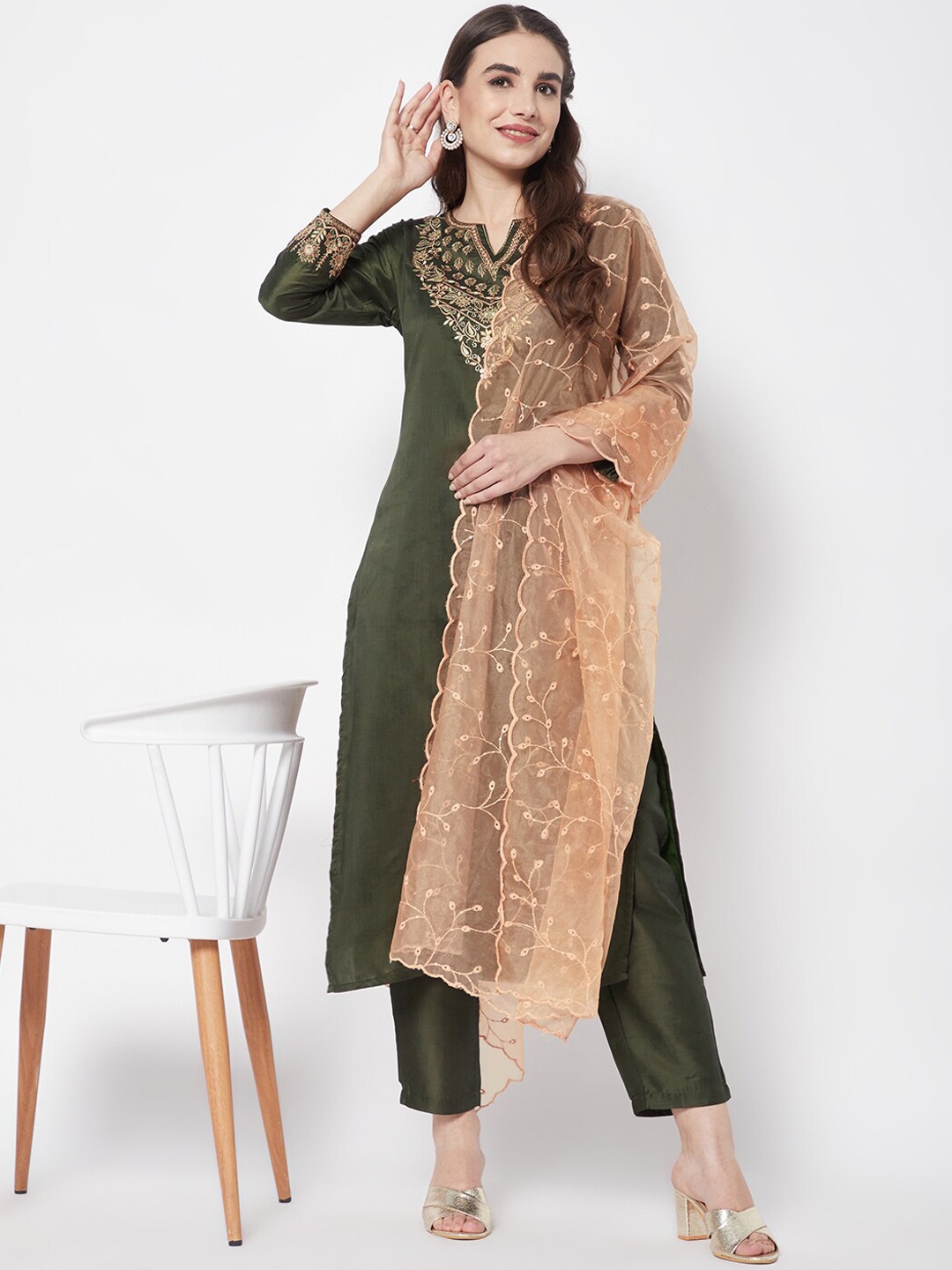

HEEPOSH Women Thread Work Kurta with Trousers & With Dupatta, Olive