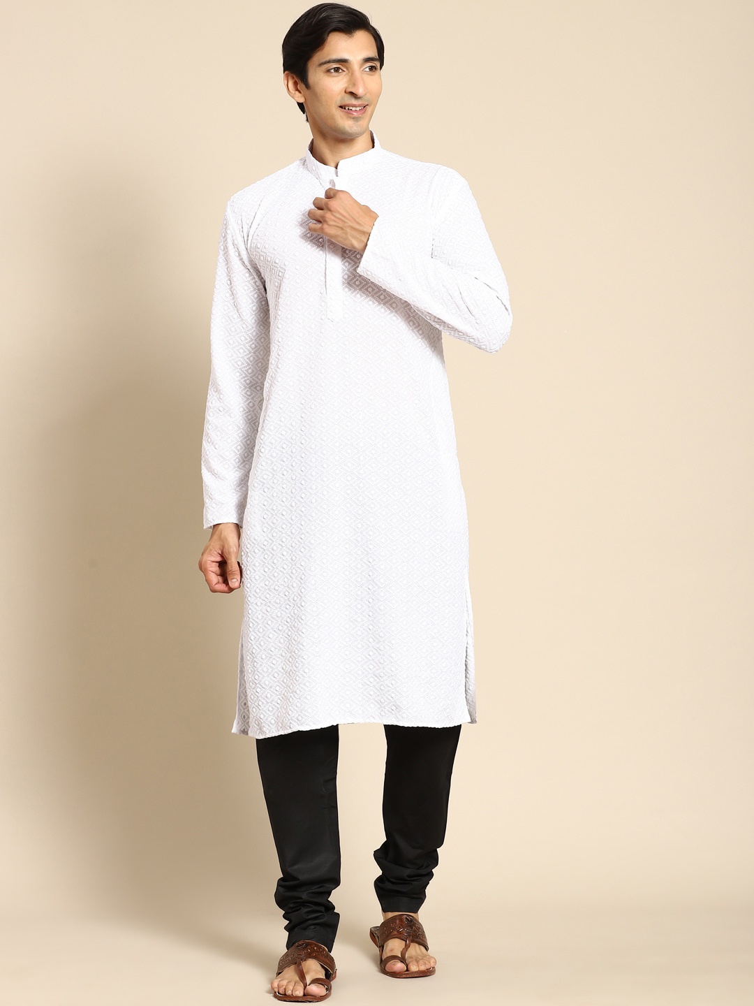 

RAJUBHAI HARGOVINDAS Men Chikankari Embroidered Pure Cotton Kurta With Churidar, White