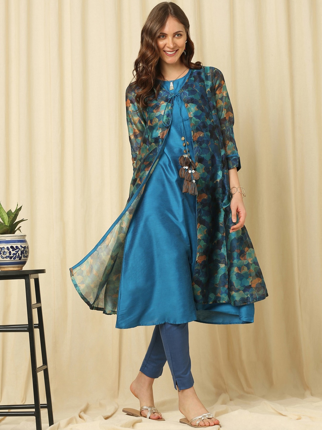 

Indifusion Women Printed Thread Work Kurta, Blue