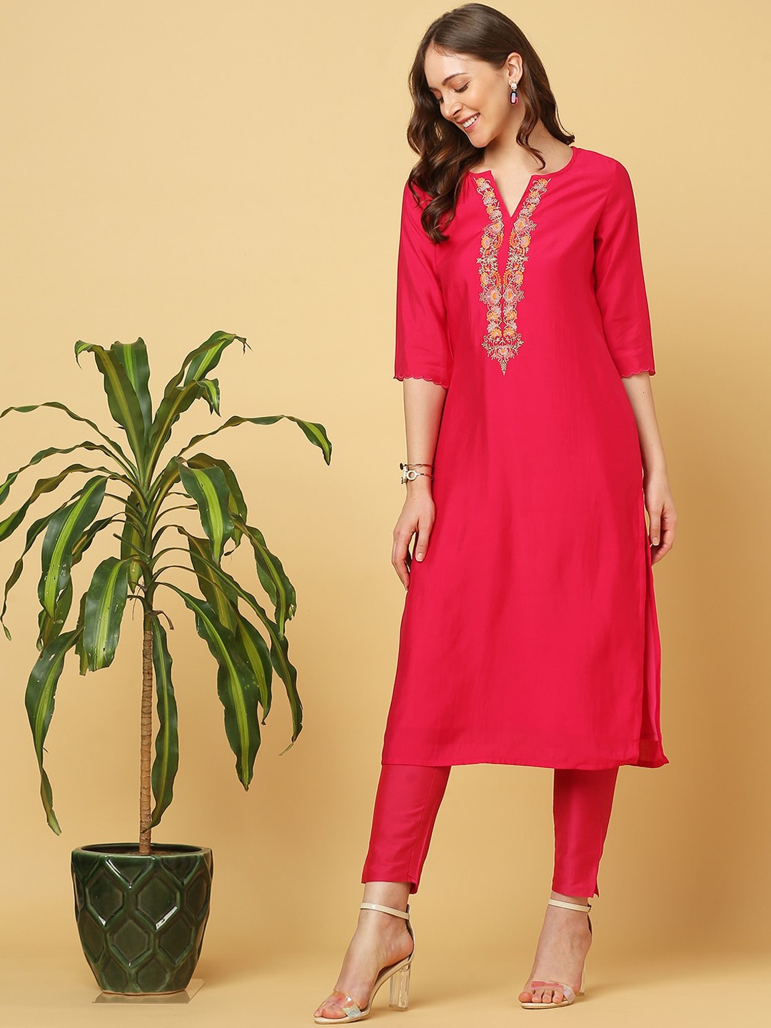 

Indifusion Women Floral Embroidered Thread Work Kurta, Red