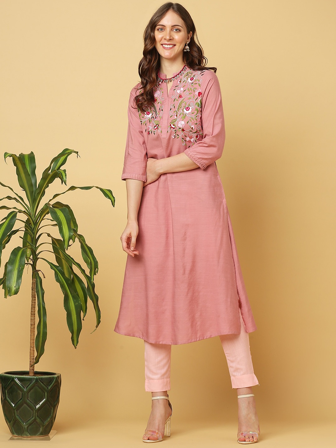 

Indifusion Women Floral Yoke Design Thread Work Kurta, Pink