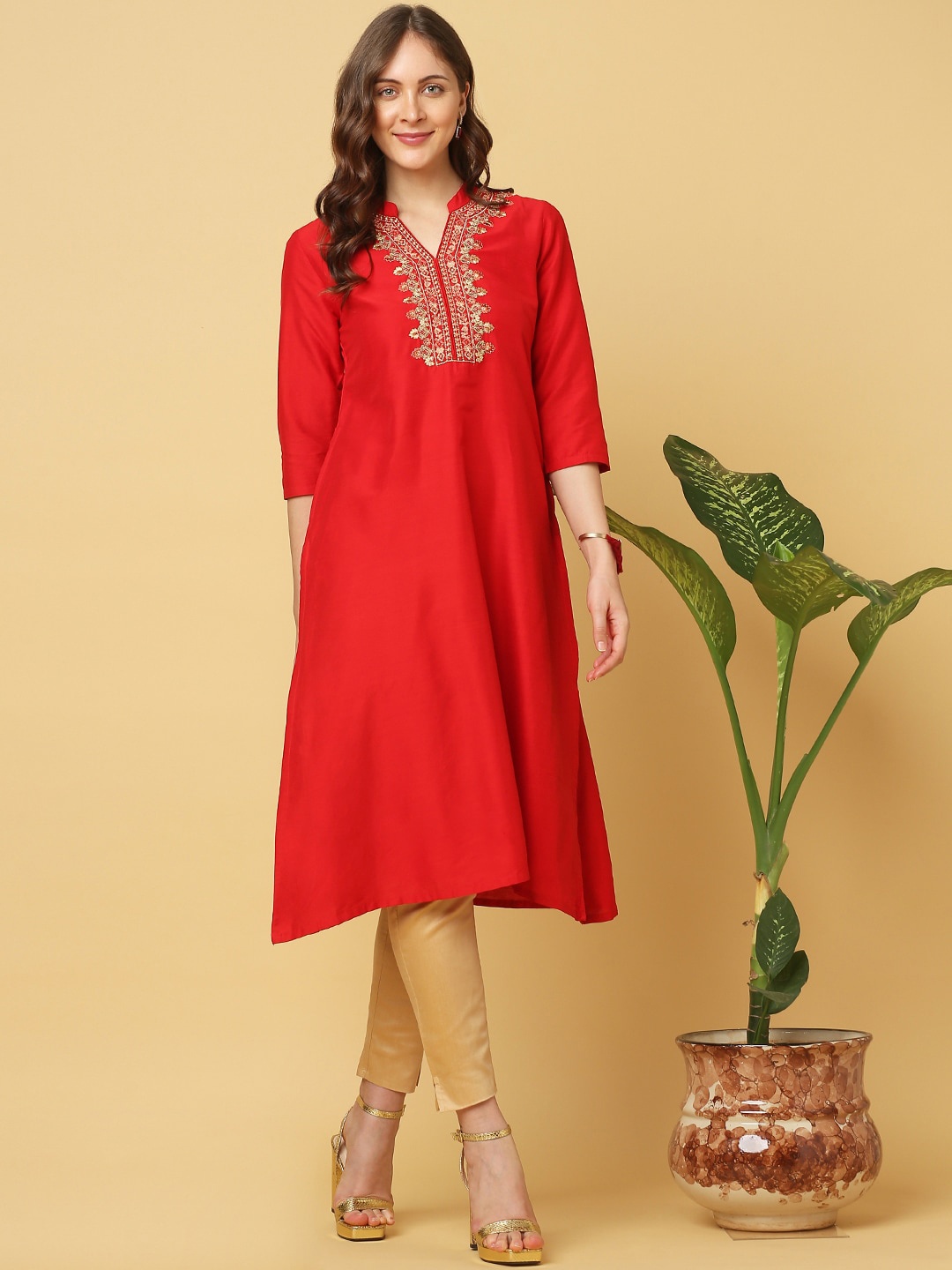 

Indifusion Women Thread Work Mandarin Collar Kurta, Red