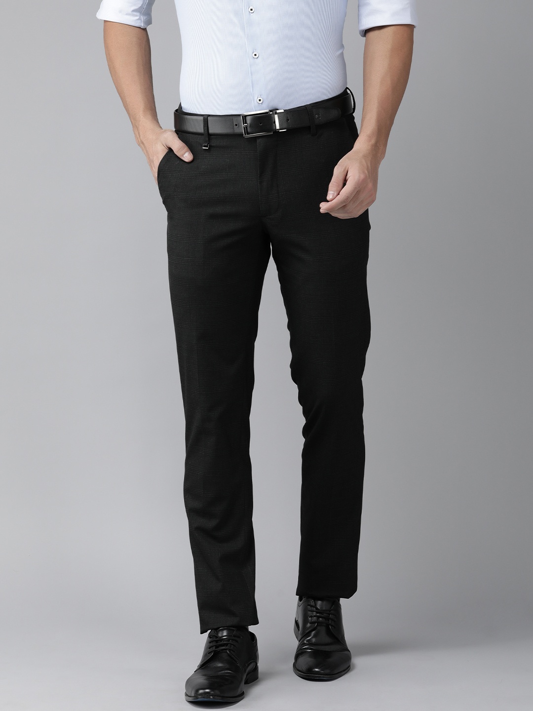 

Van Heusen Men Solid Slim Fit Formal Trousers, Black