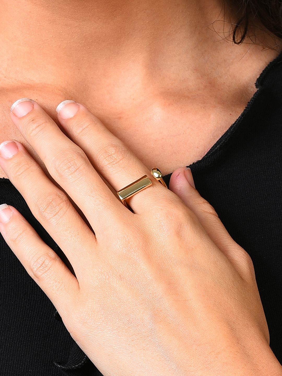 

SOHI Contemporary Gold-Plated Finger Ring