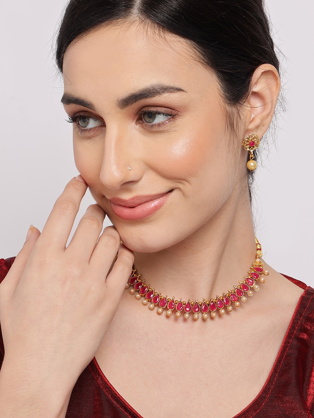 

SOHI Gold-Plated Stone-Studded & Pearl Beaded Jewellery Set