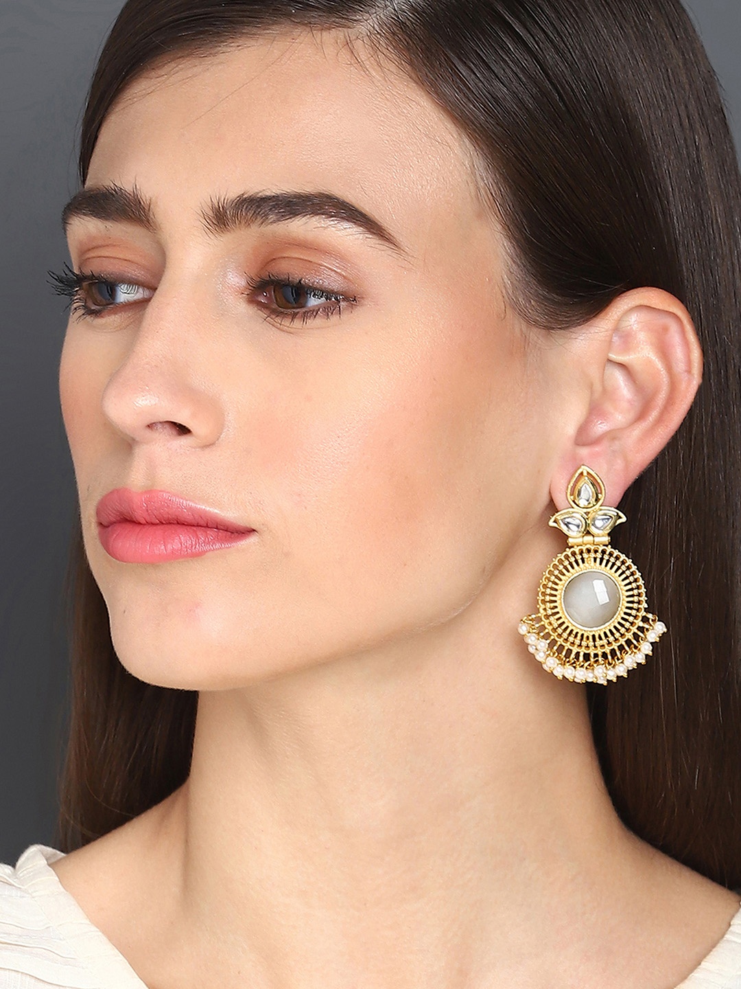 

SOHI Gold-Plated Kundan-Studded Contemporary Drop Earrings