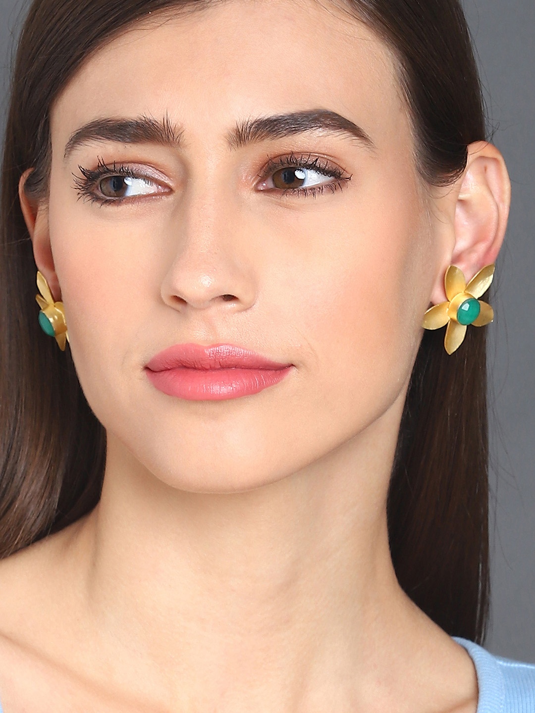 

SOHI Gold-Plated Floral Studs Earrings