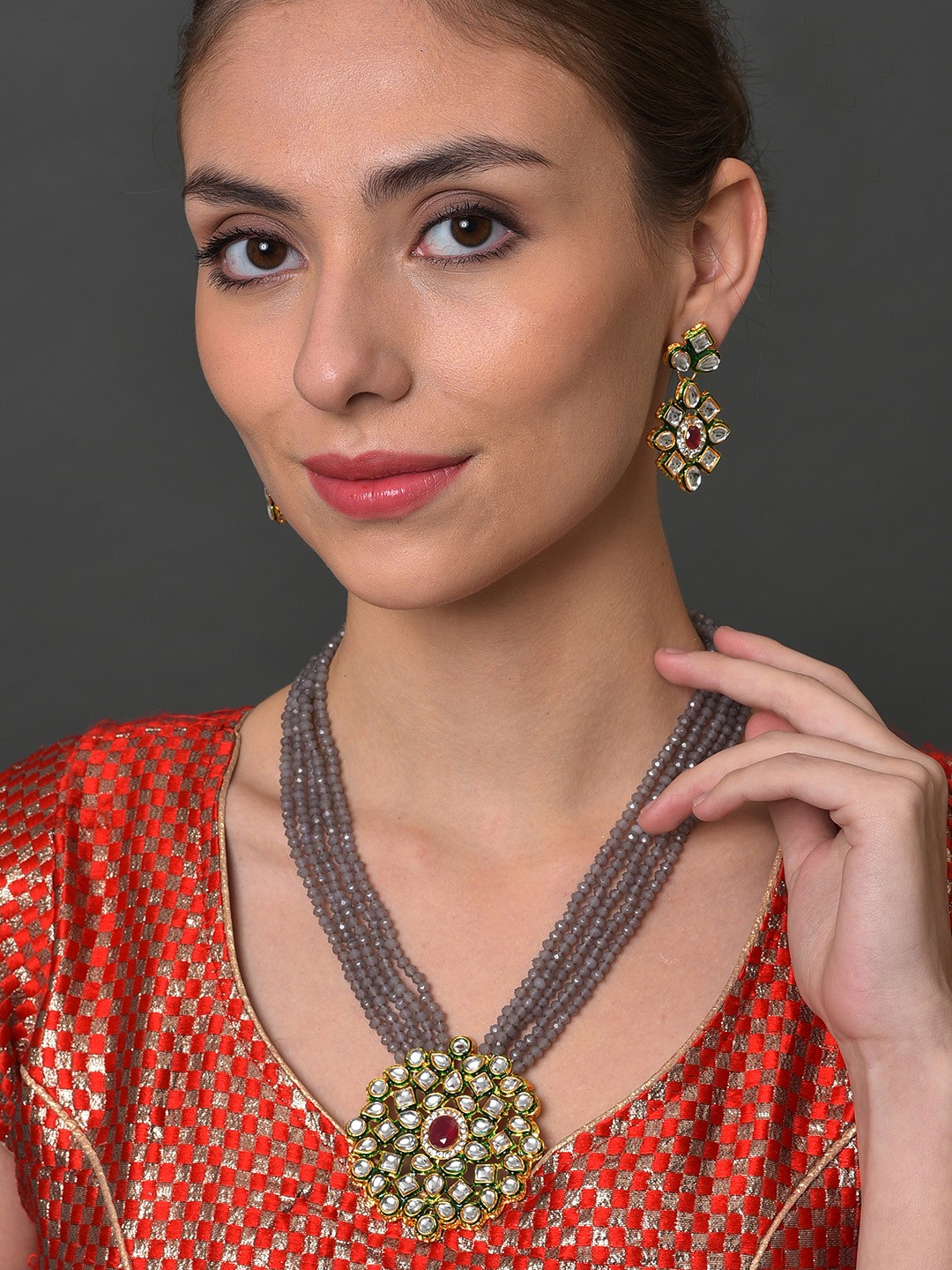 

SOHI Gold Plated Stone Studded & Pearl Beaded Jewellery Set