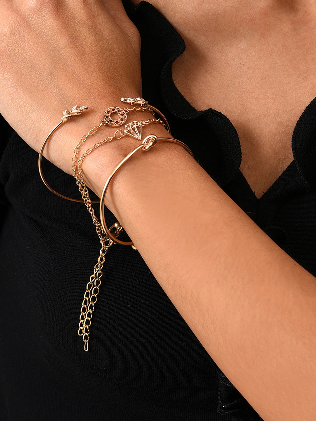 

SOHI Women Set Of 4 Gold-Toned Gold-Plated Bangle-Style Bracelet