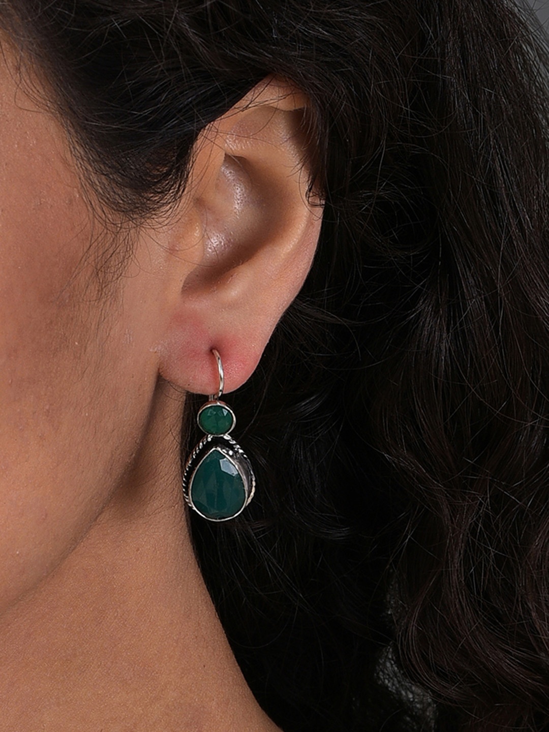 

SOHI Silver-Plated Teardrop Shaped Drop Earrings, Green