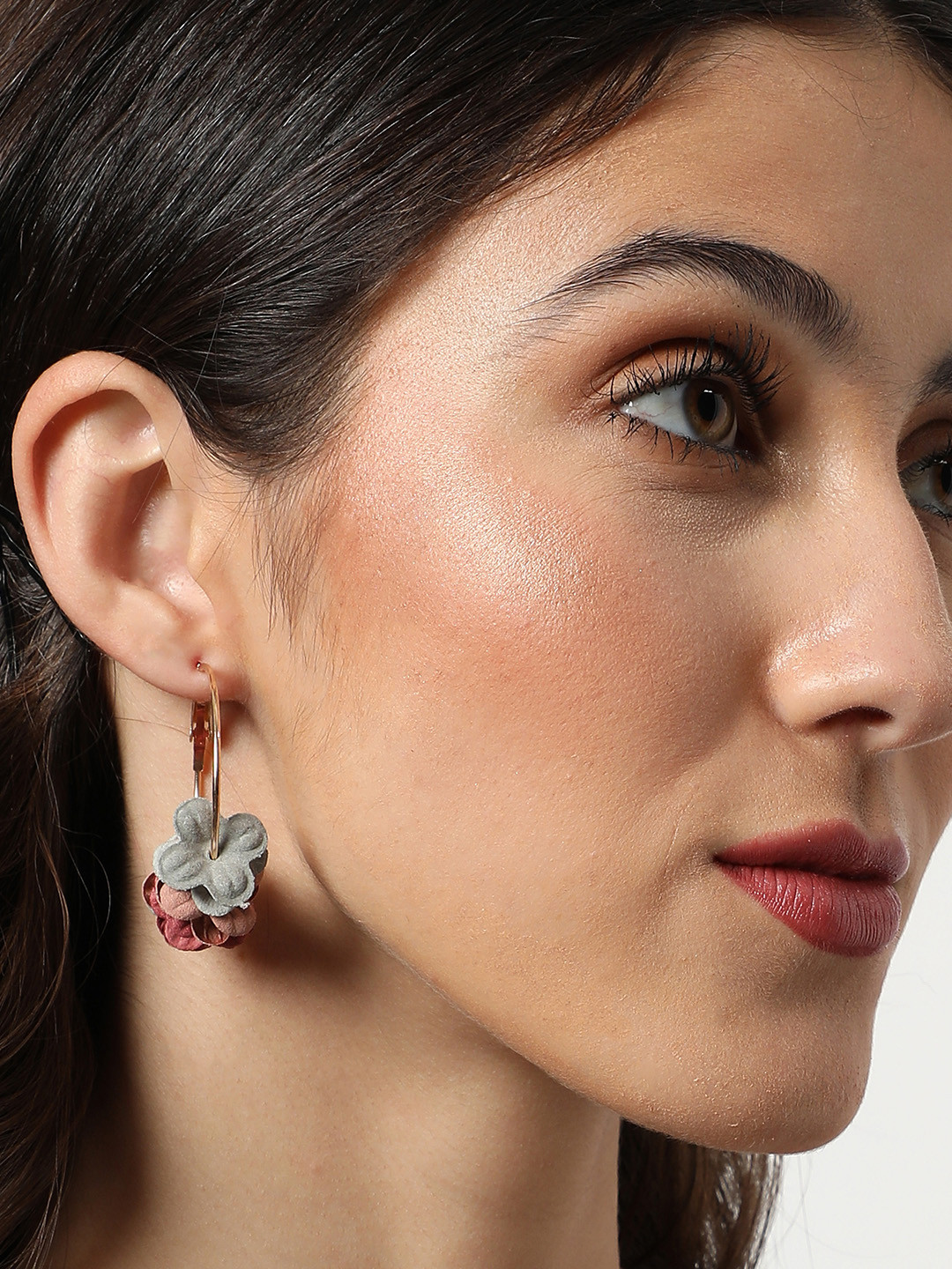 

SOHI Gold-Plated Floral Hoop Earrings