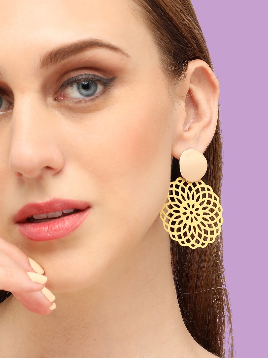 

SOHI Gold-Plated Contemporary Drop Earrings, Na