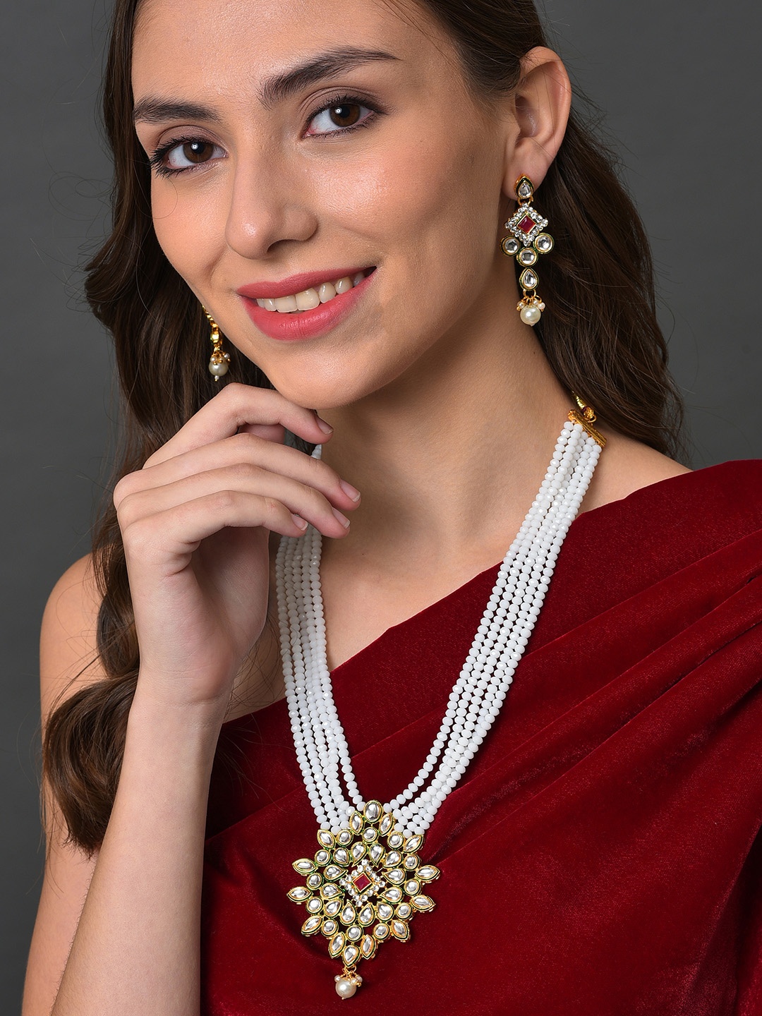 

SOHI Gold Plated Kundan Beads Studded Jewellery Set
