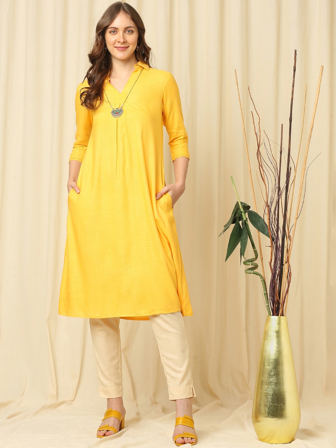 

Indifusion Shirt Collar A-Line Kurta, Yellow