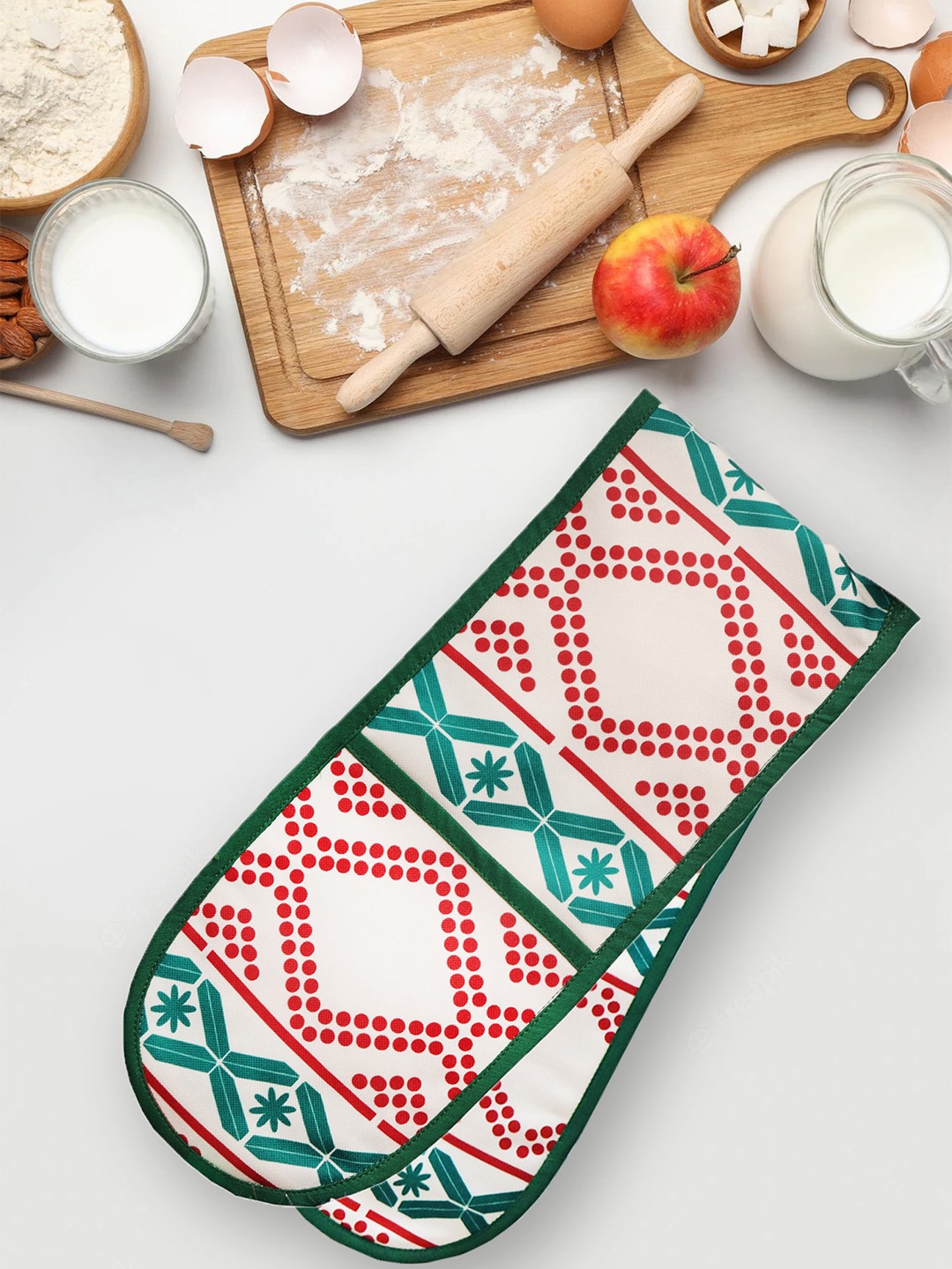 

ZEBA White & Green Printed Padded Cotton Kitchen Gloves