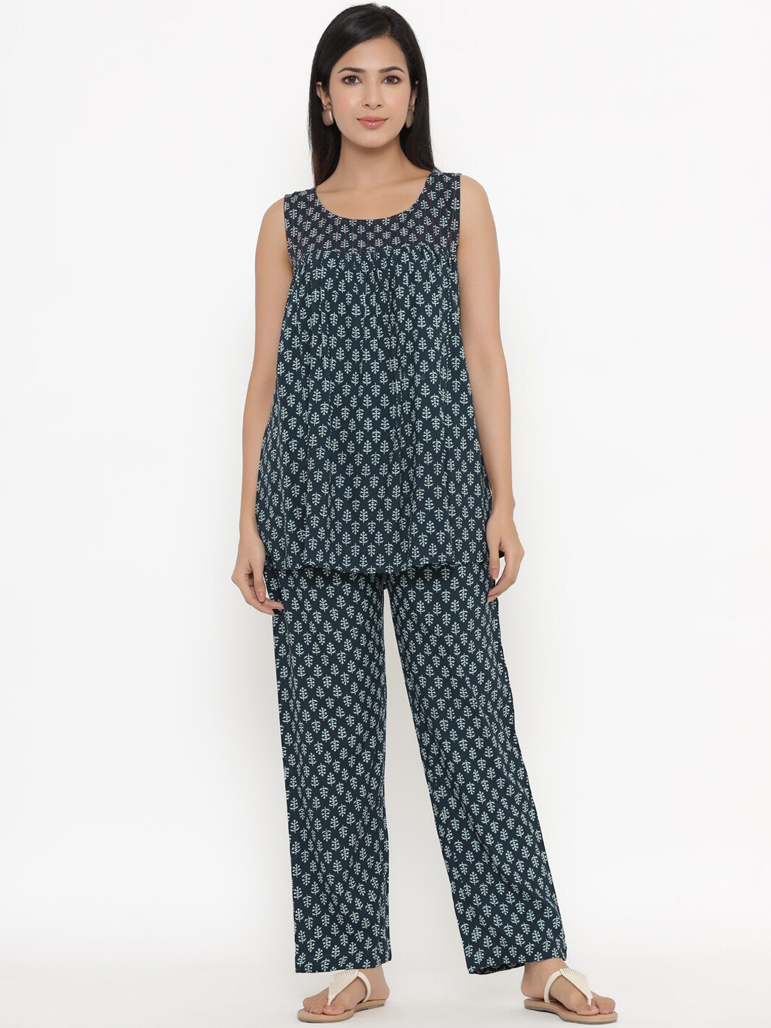

kipek Women Ethnic Motifs Printed Pleated Top with Trousers, Navy blue