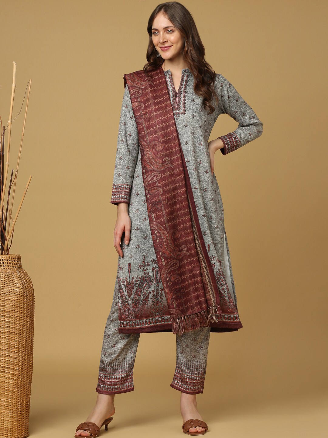 

Indifusion Floral Printed Kurta with Trousers & With Dupatta, Grey