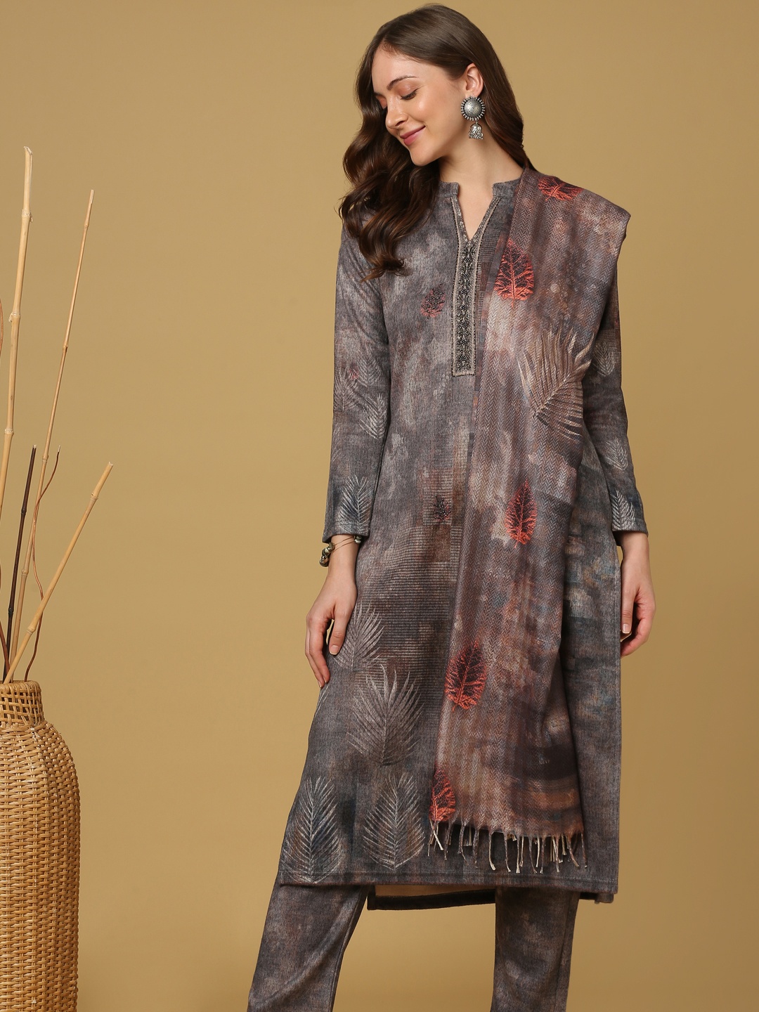 

Indifusion Floral Printed Kurta with Trousers & With Dupatta, Grey
