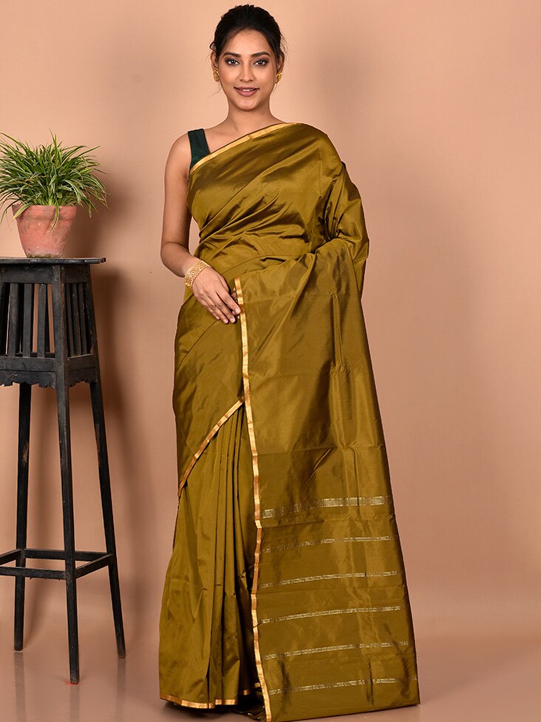 

AllSilks Olive Green & Gold-Toned Zari Silk Blend Kanjeevaram Saree