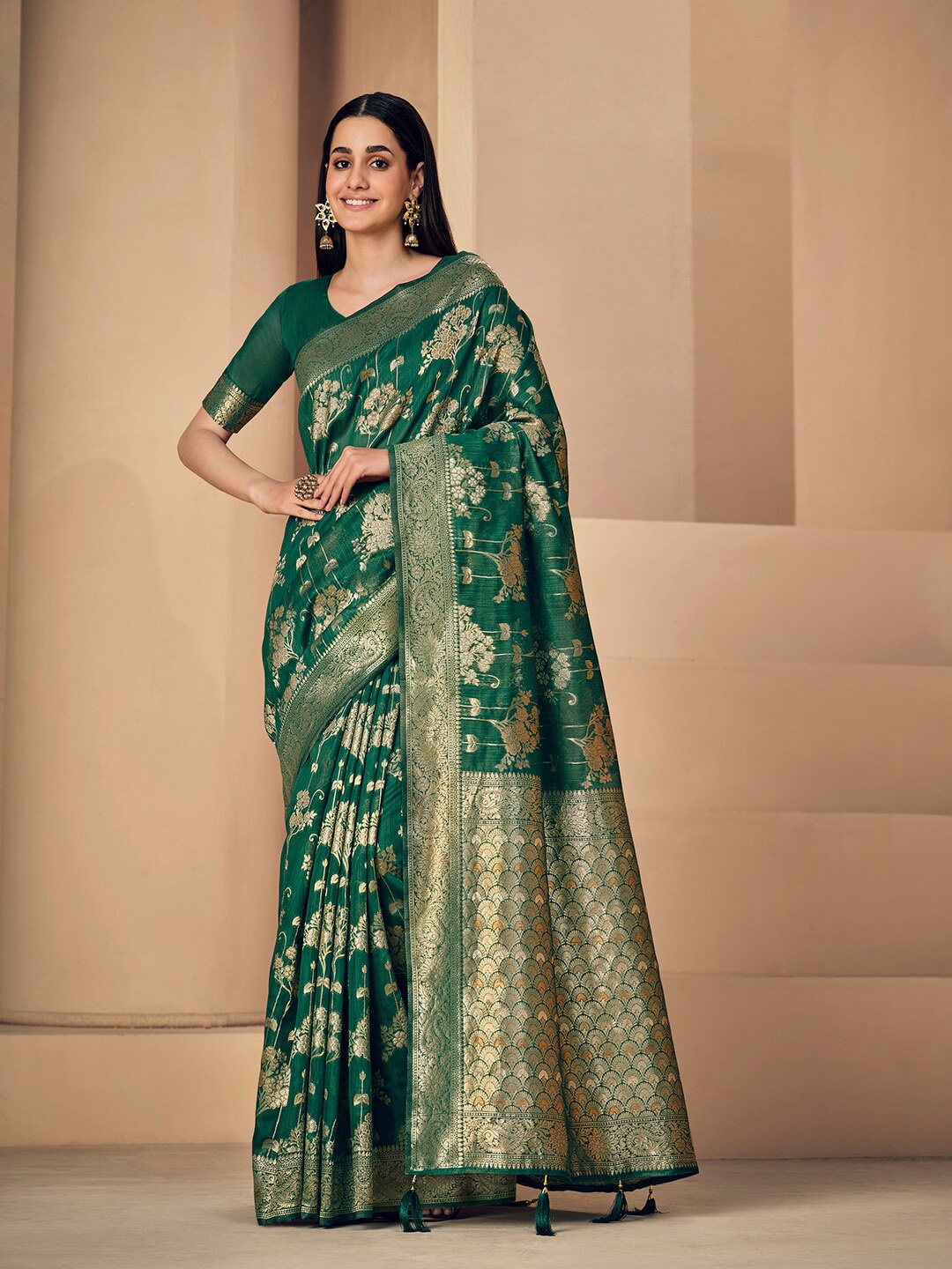 

GAJARAI Woven Design Zari Linen Blend Kanjeevaram Saree, Green