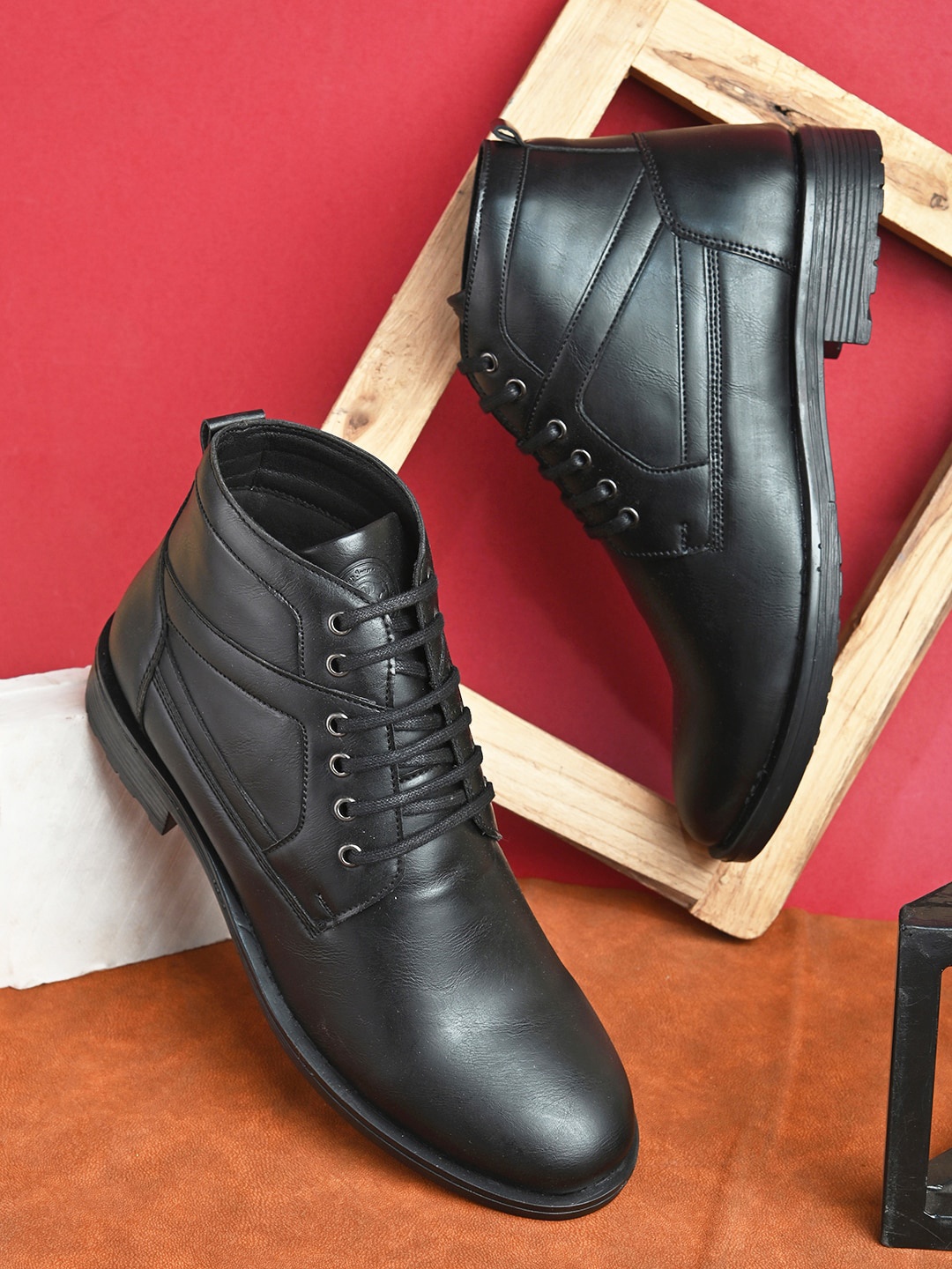 

Roadster Men Mid-Top Regular Boots, Black