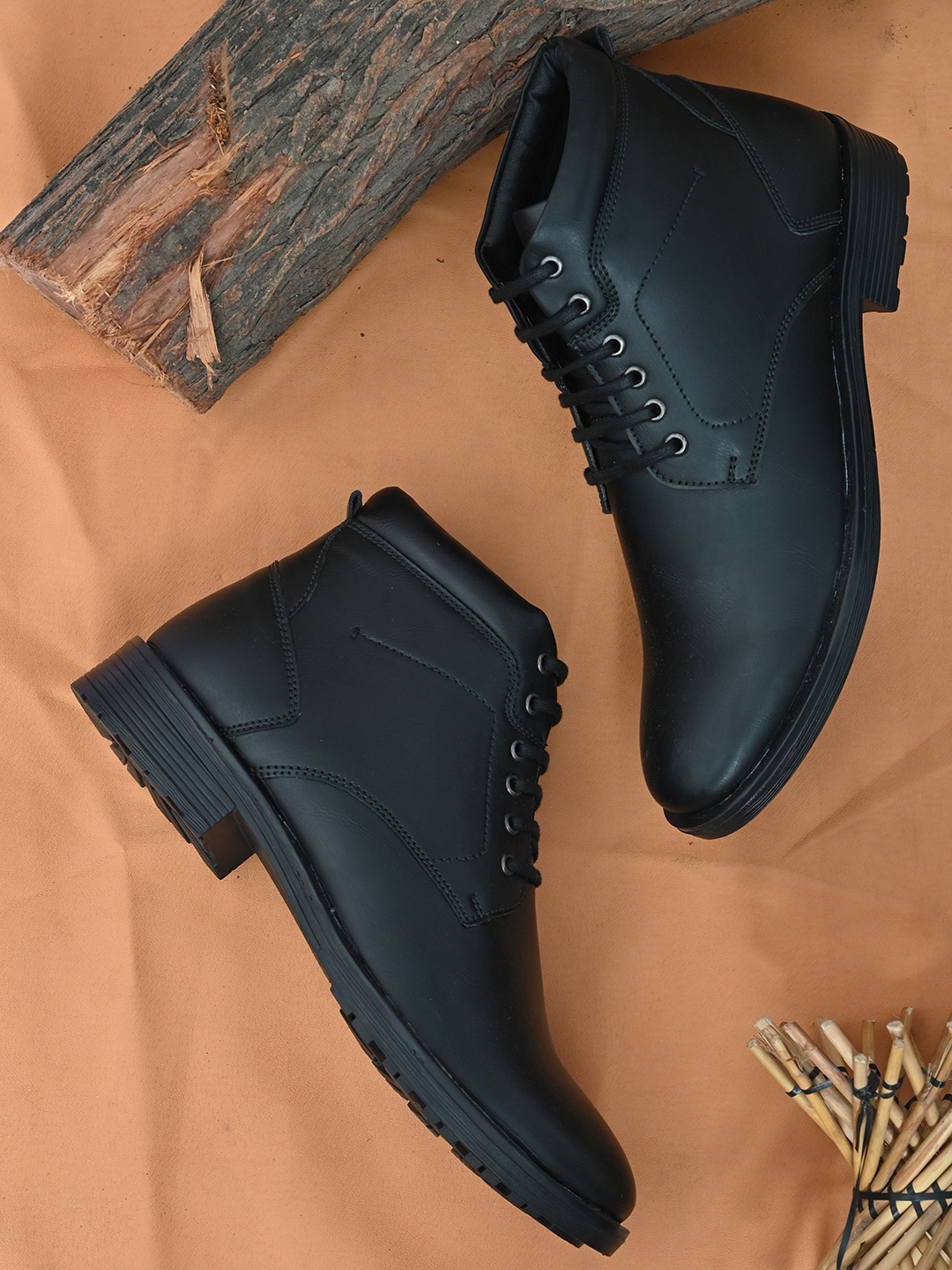 

Roadster Men Mid-Top Regular Boots, Black