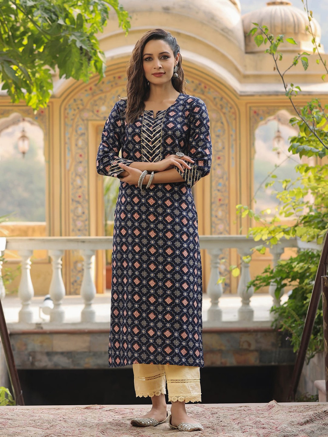 

Rain & Rainbow Ethnic Motifs Printed Pure Cotton Straight Kurta, Black