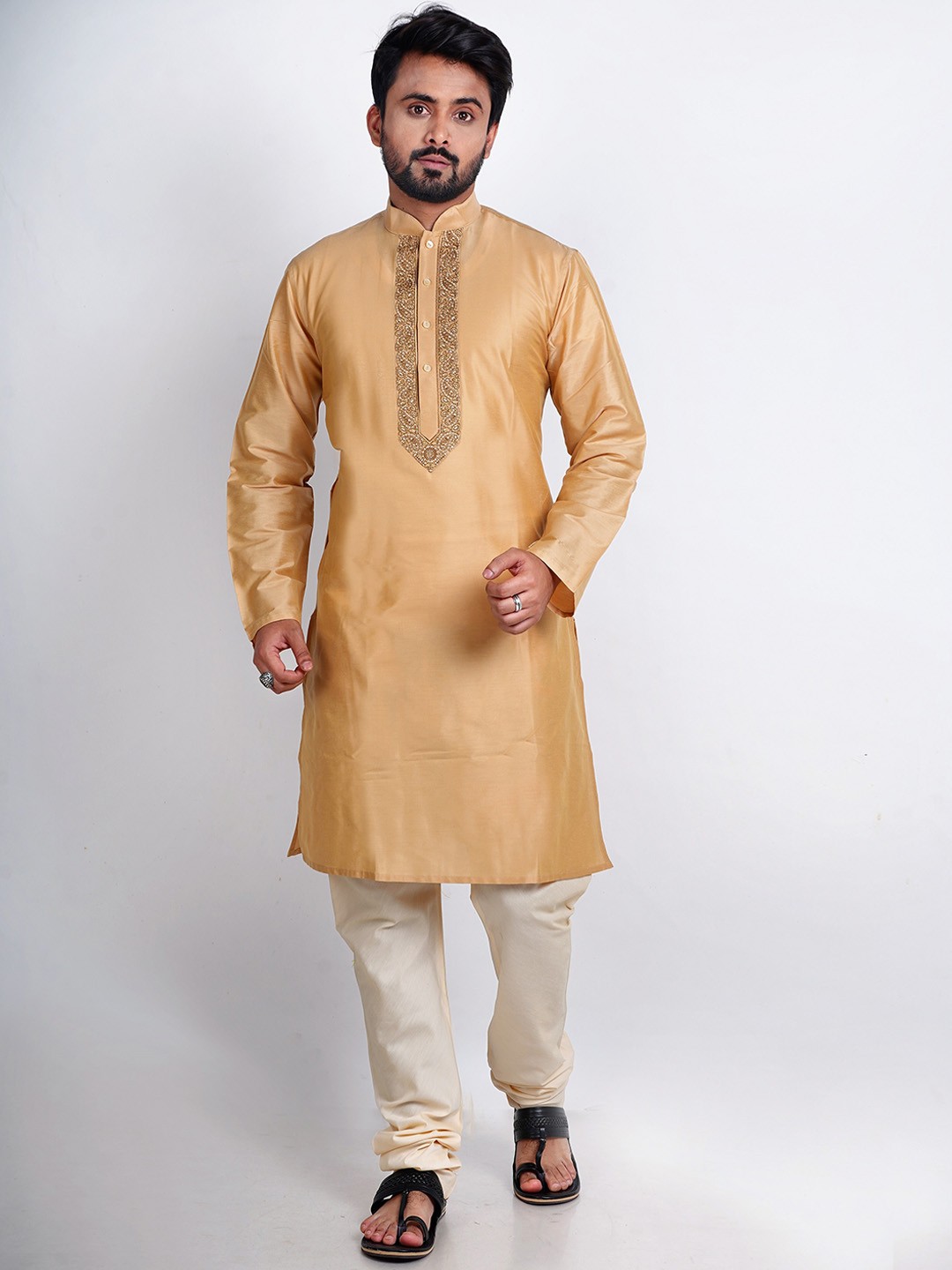 

HERE&NOW Men Beige Thread Work Long Sleeves Mandarin Collar Kurta