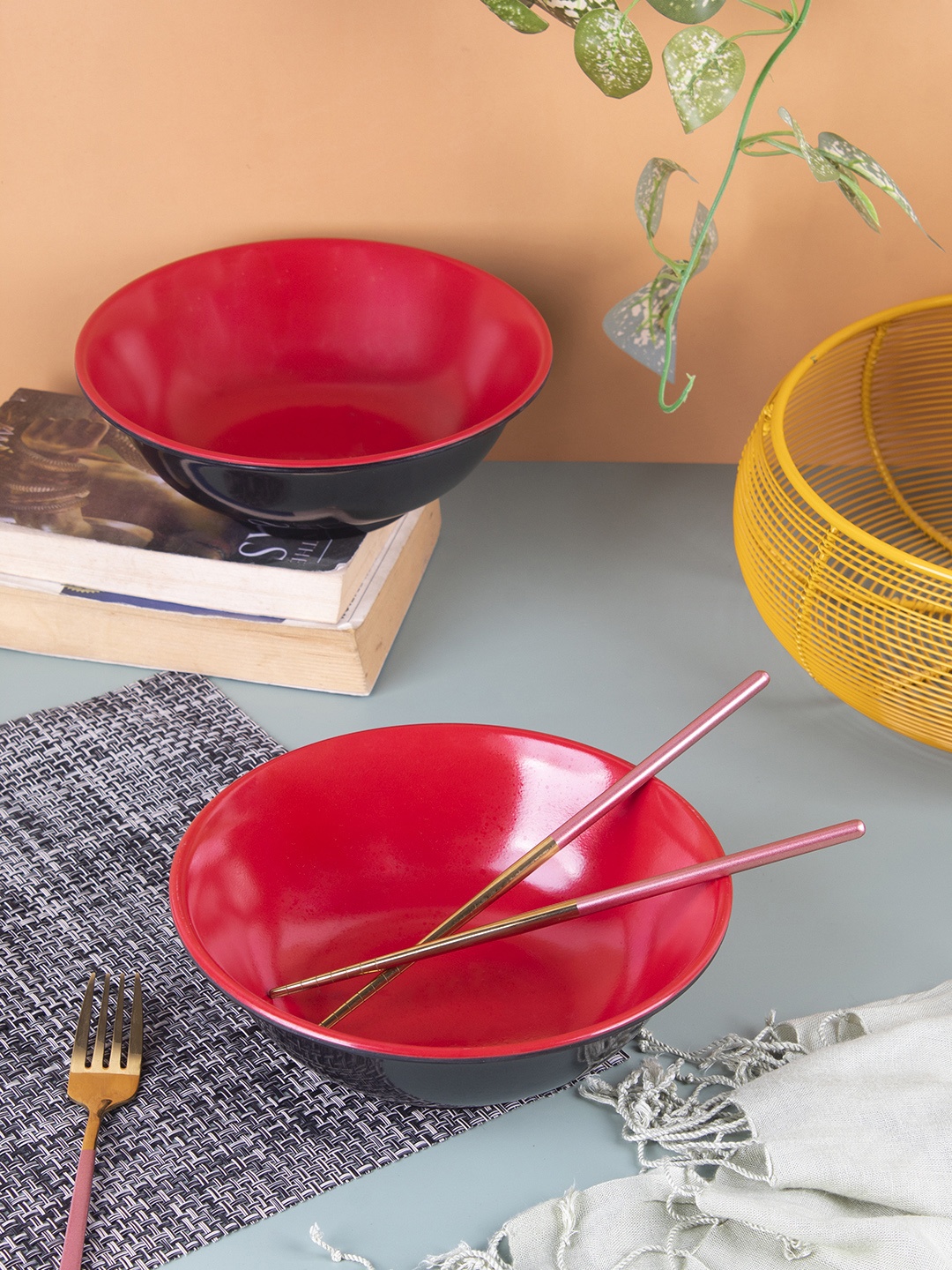 

MARKET99 Black & Red Set of 2 Printed Plastic Matte Serving Bowls