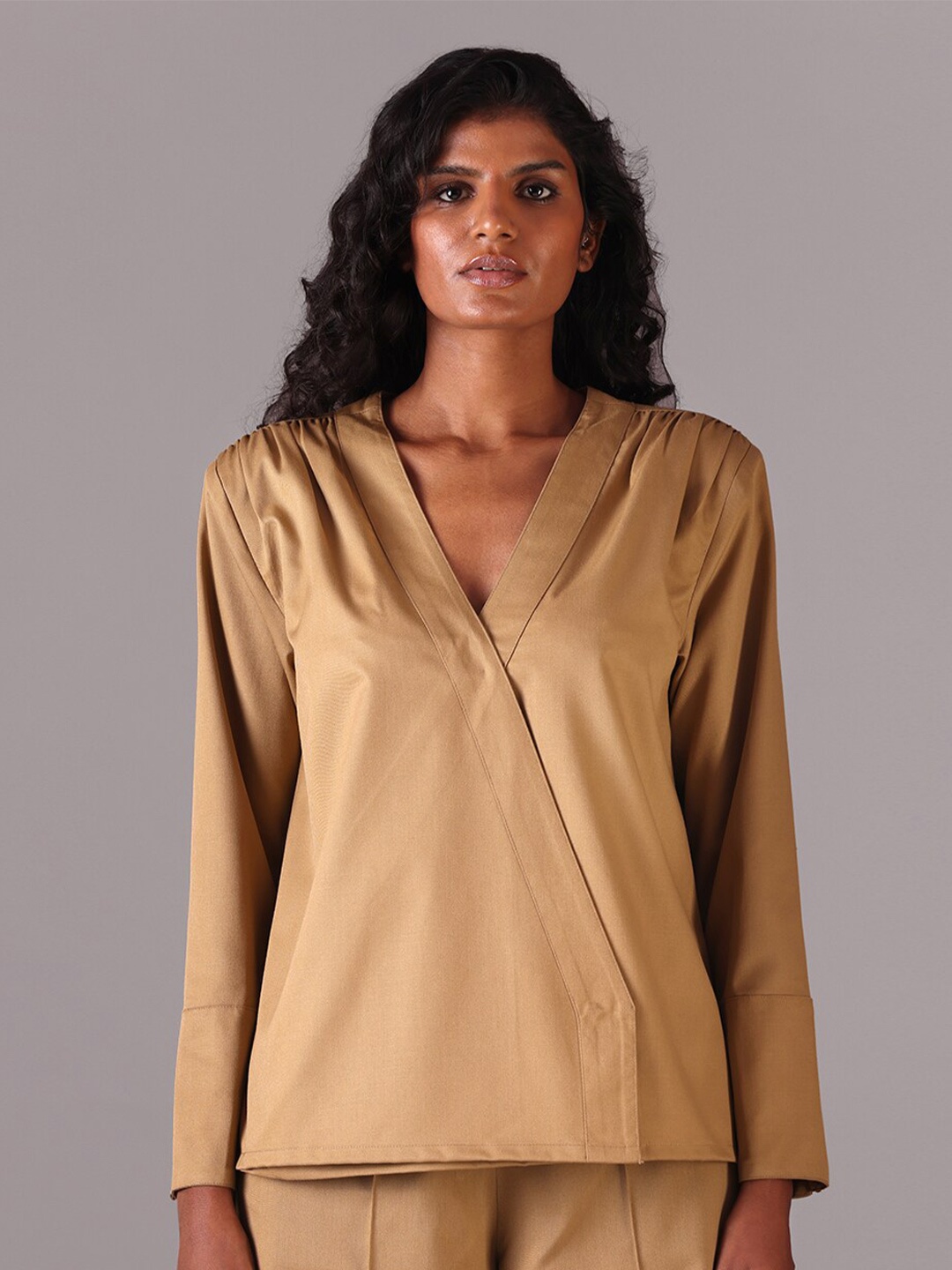 

KLAS NOBL Solid Wrap Top, Camel brown