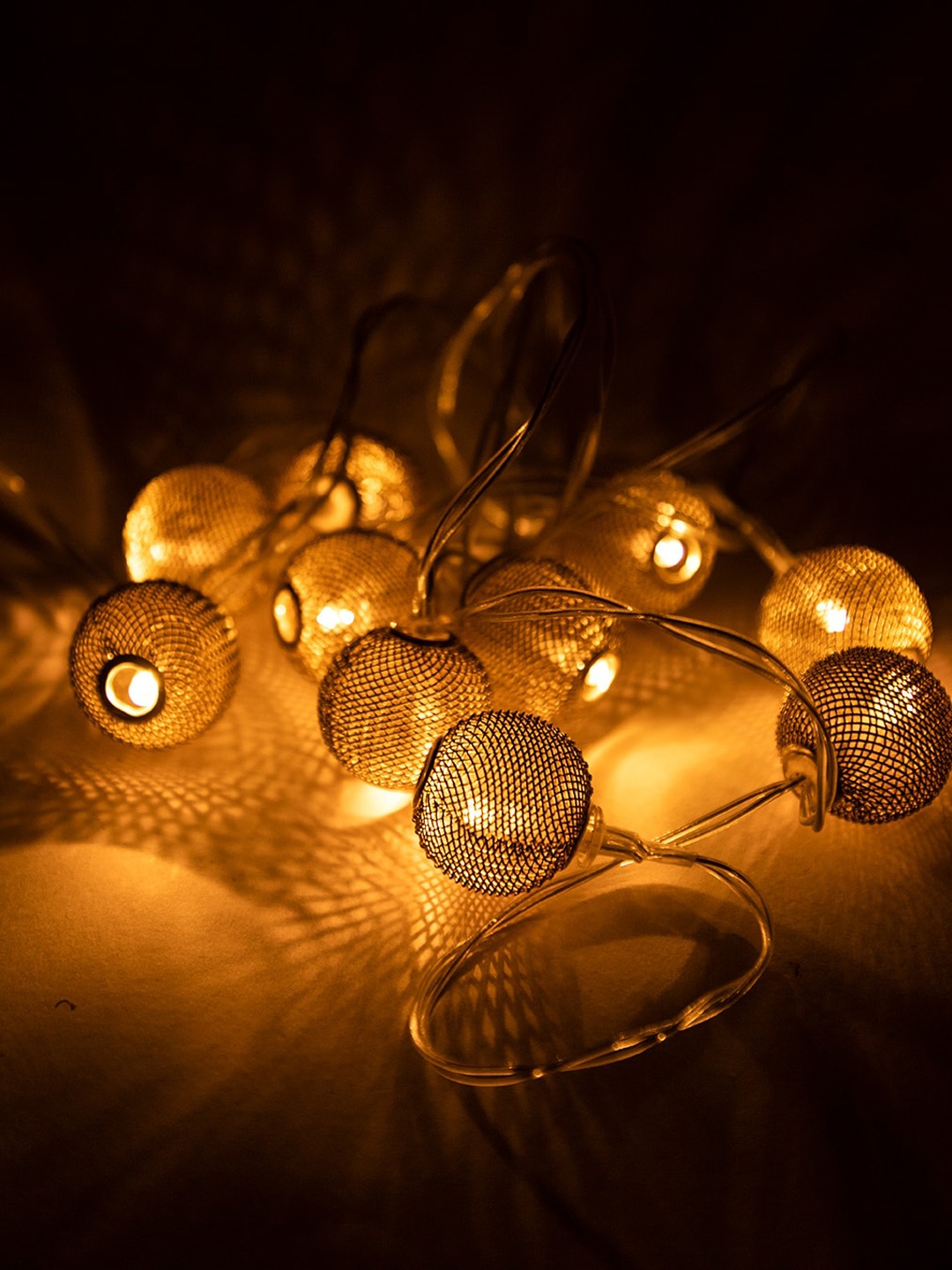 

MARKET99 Set Of 10 Gold-Toned Textured LED String Lights