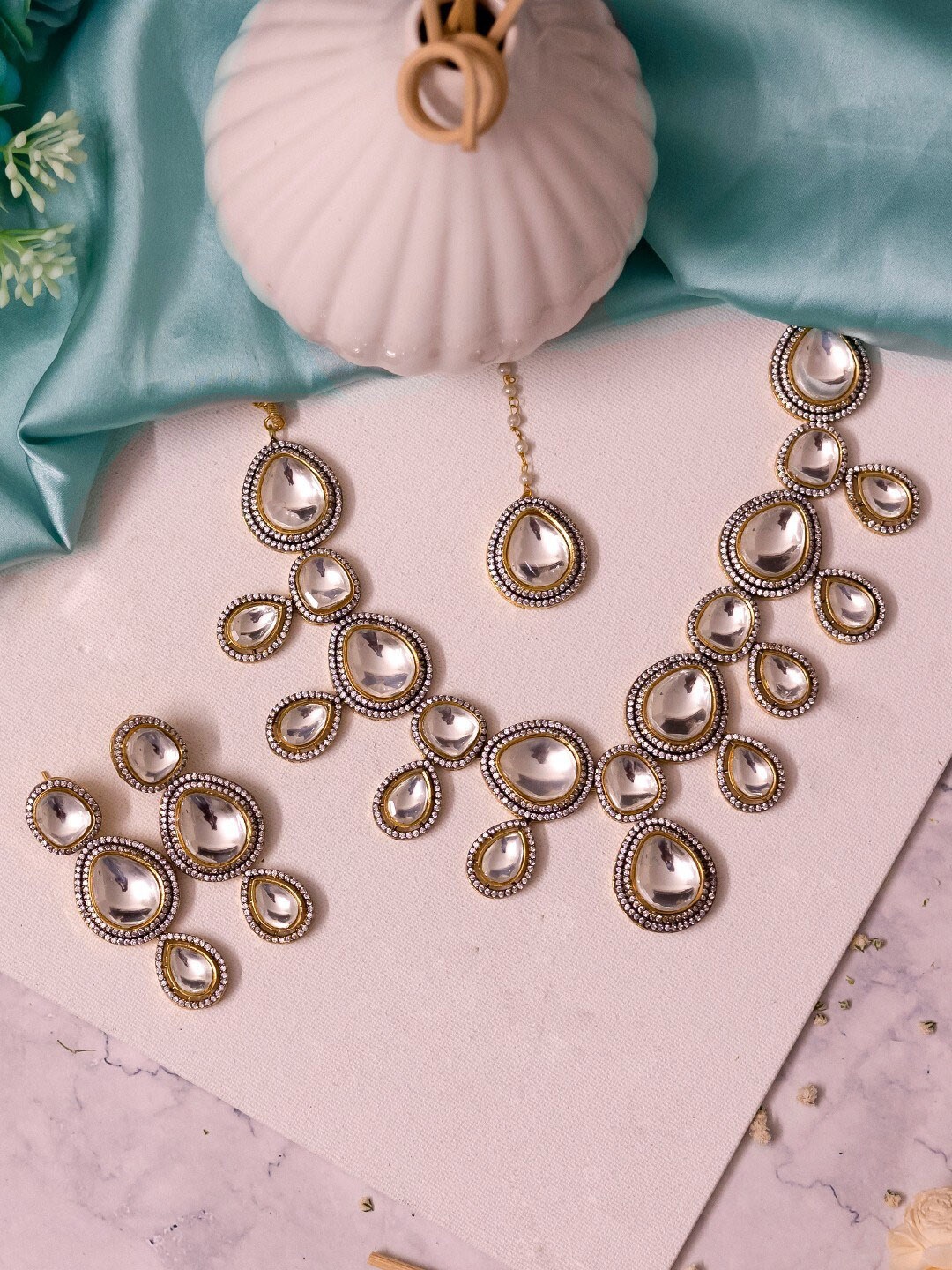 

Ishhaara Gold-Plated Kundan Studded Jewellery Set