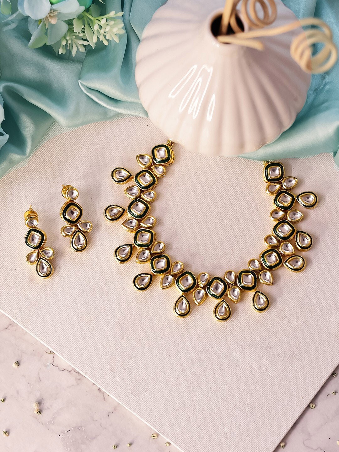 

Ishhaara Meenakari Gold-Plated & Onyx Stone-Studded Jewellery Set