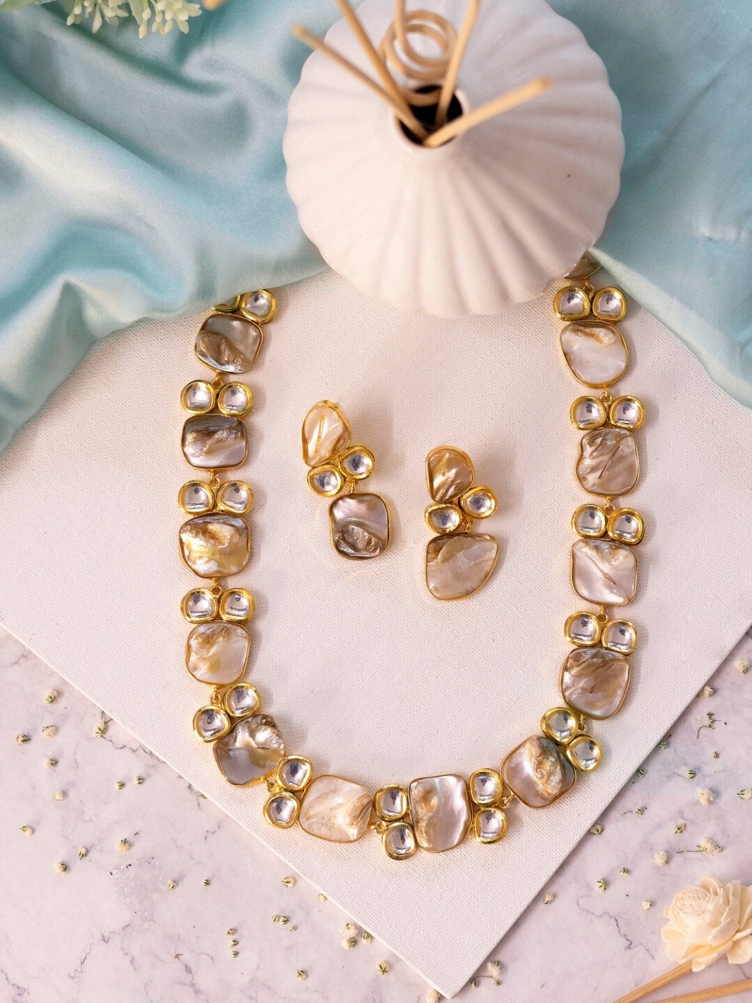 

Ishhaara Gold-Plated Onyx Studded Jewellery Set