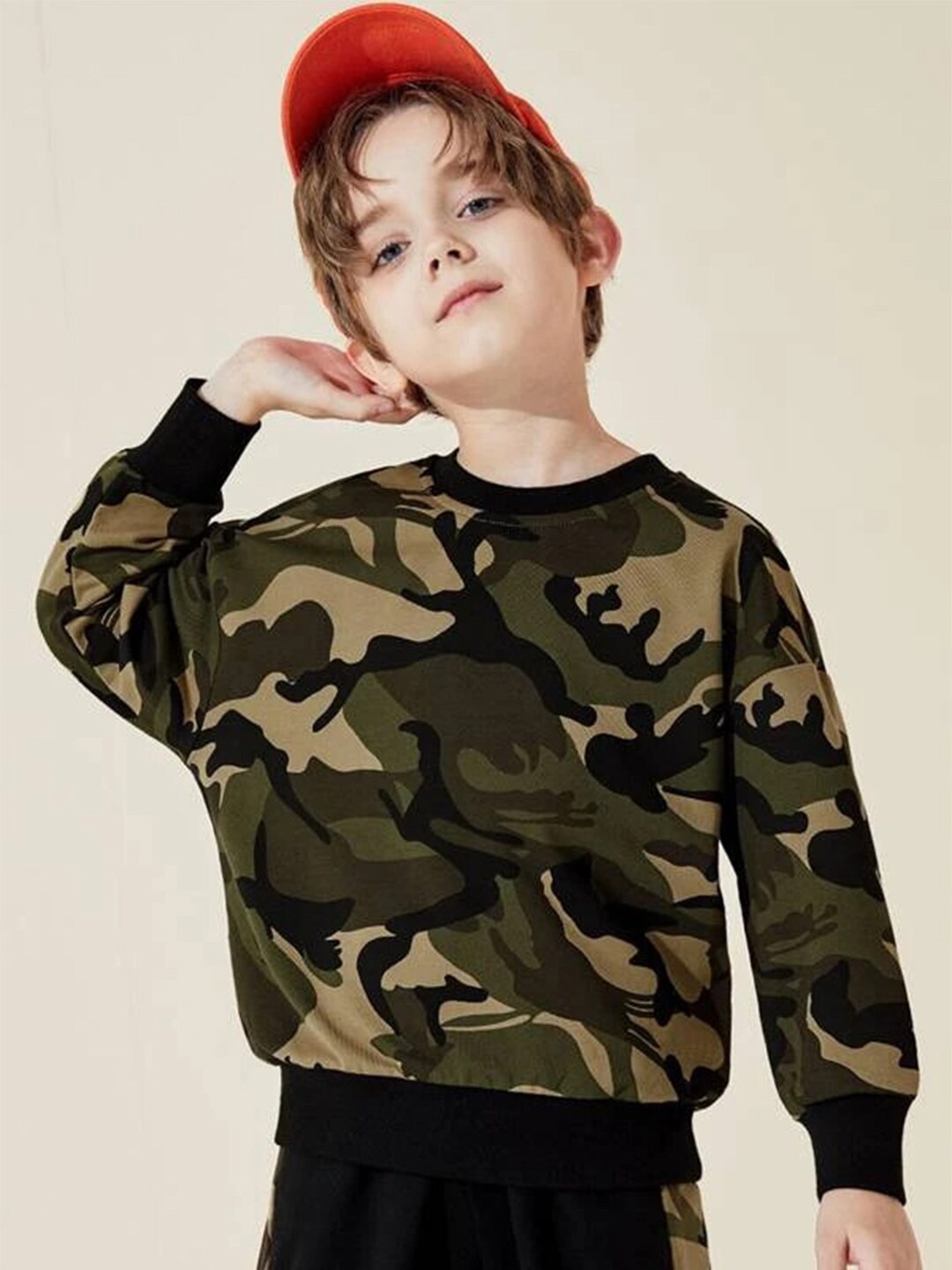 

Rodzen Boys Green Printed Sweatshirt