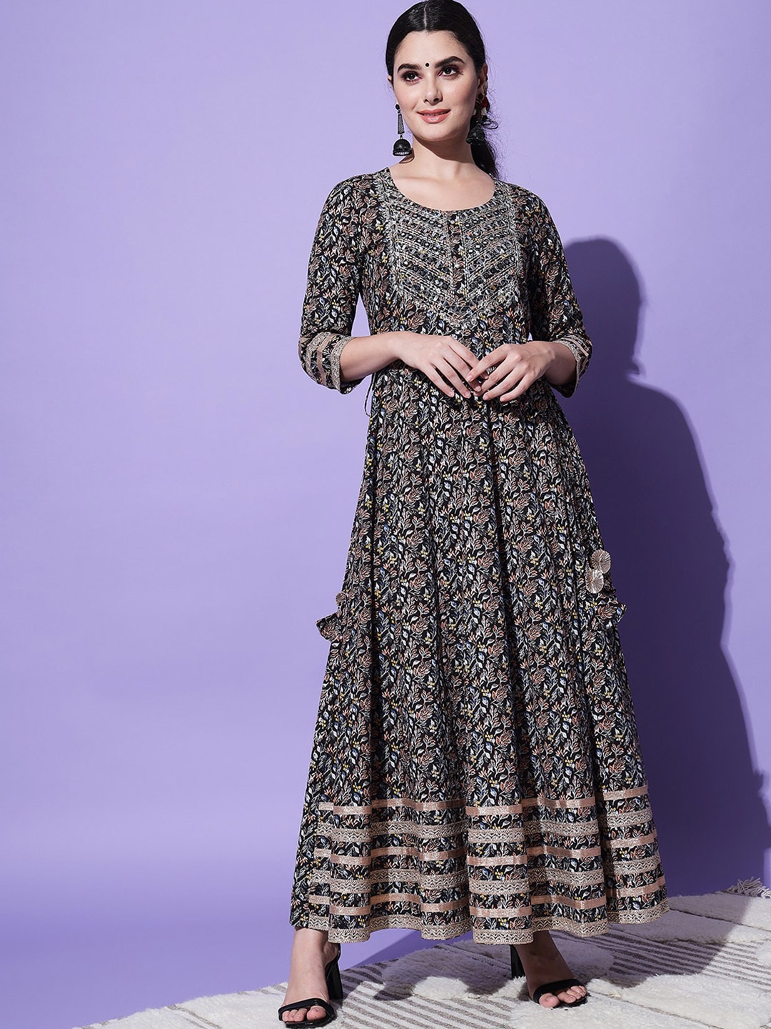 

Meeranshi Black Floral Maxi Maxi Dress