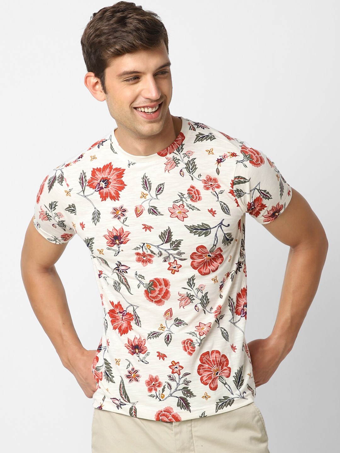 

VASTRADO Men Off White & Red Cotton Floral Printed T-shirt