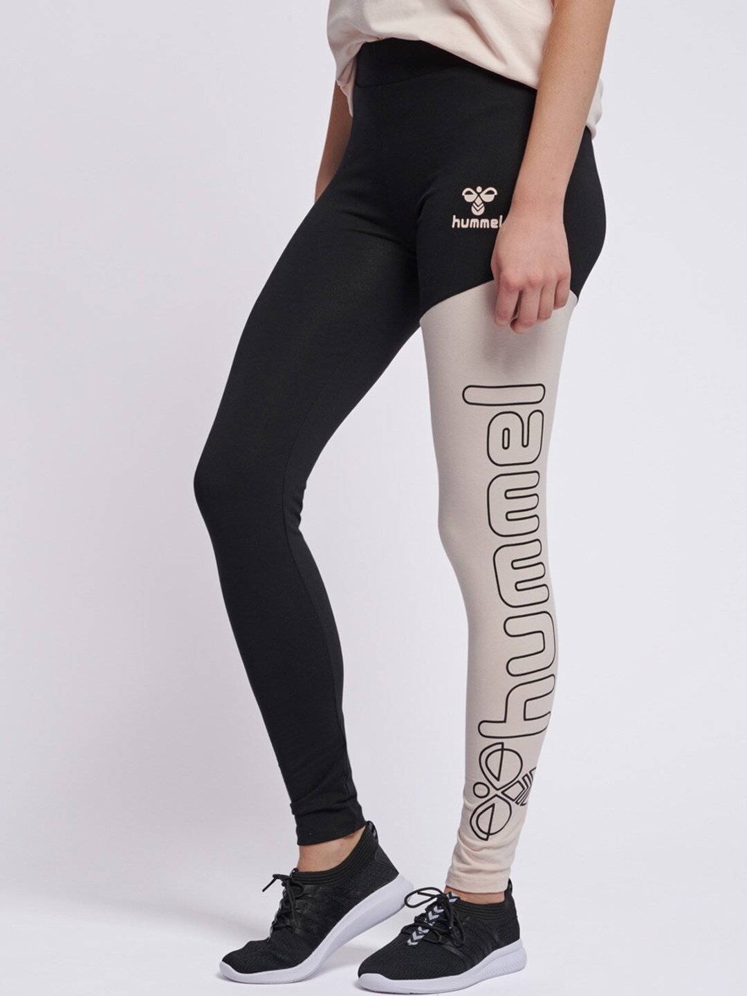 

hummel Zille Women Black & Pink Printed Tights