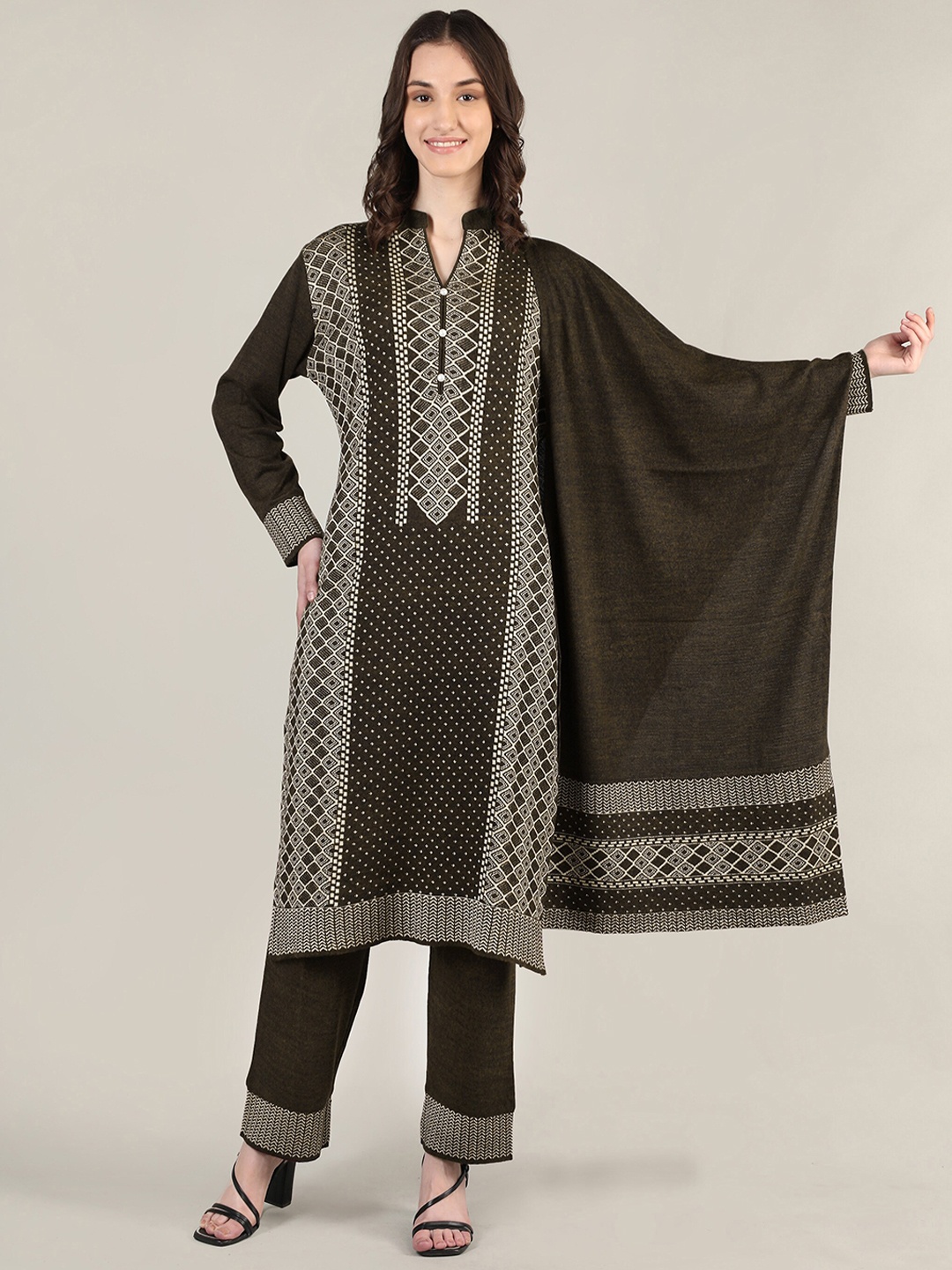

MIKHAD Women Abstract Printed Kurta with Trousers, Coffee brown