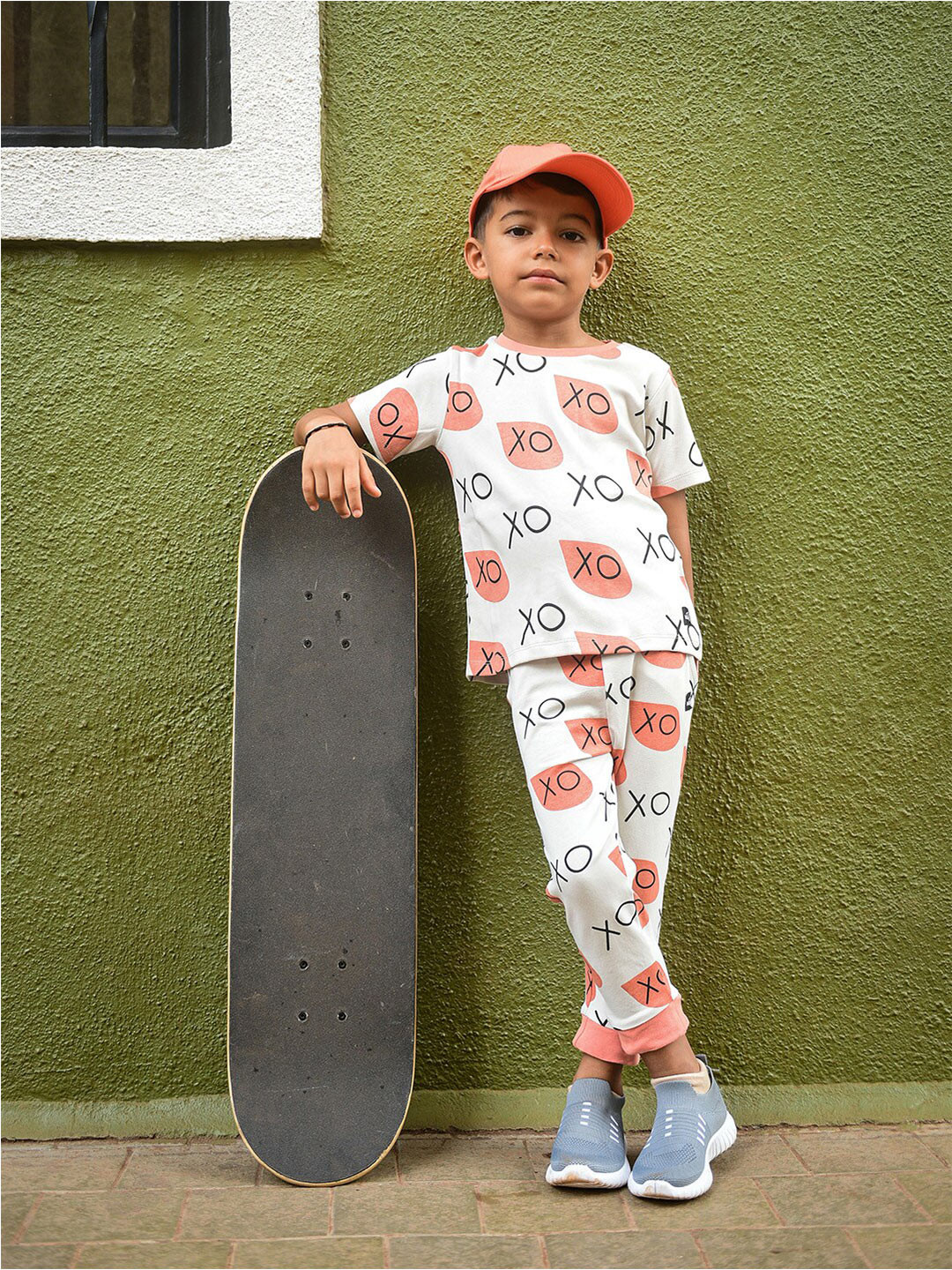 

Whistle & Hops Kids Pack Of 2 Hippie Bear & XO Classic Pyjama, White