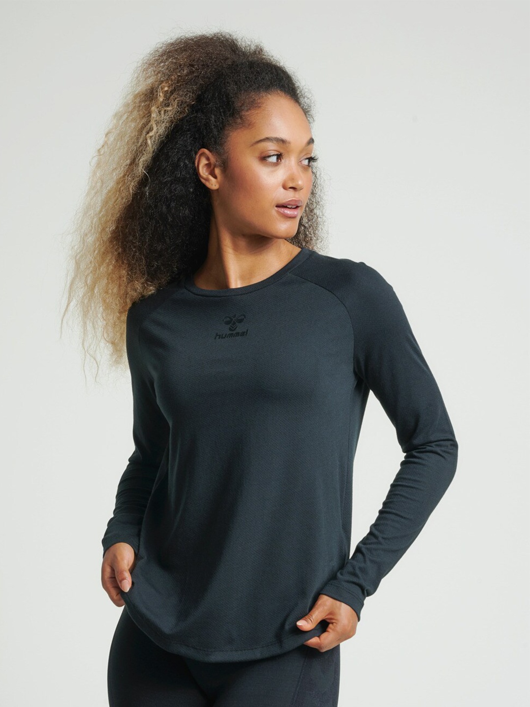 

Hummel Women Solid Raglan Sleeves T-shirt, Black