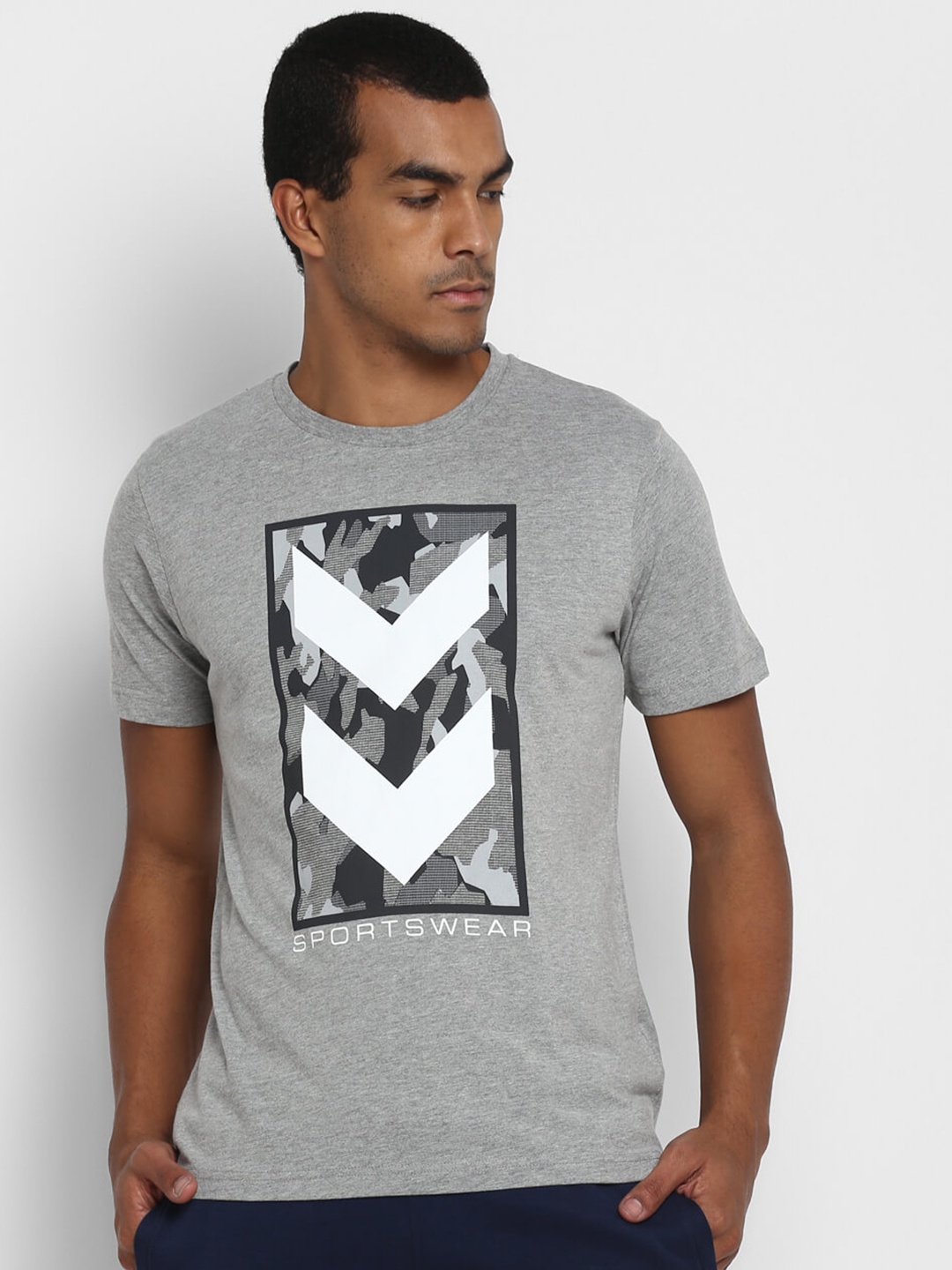 

hummel Men Typography Printed Cotton T-shirt, Grey