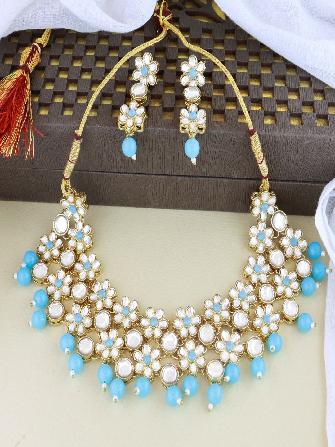 

I Jewels Gold- Plated White & Turquoise Blue Kundan-Studded & Beaded Jewellery Set