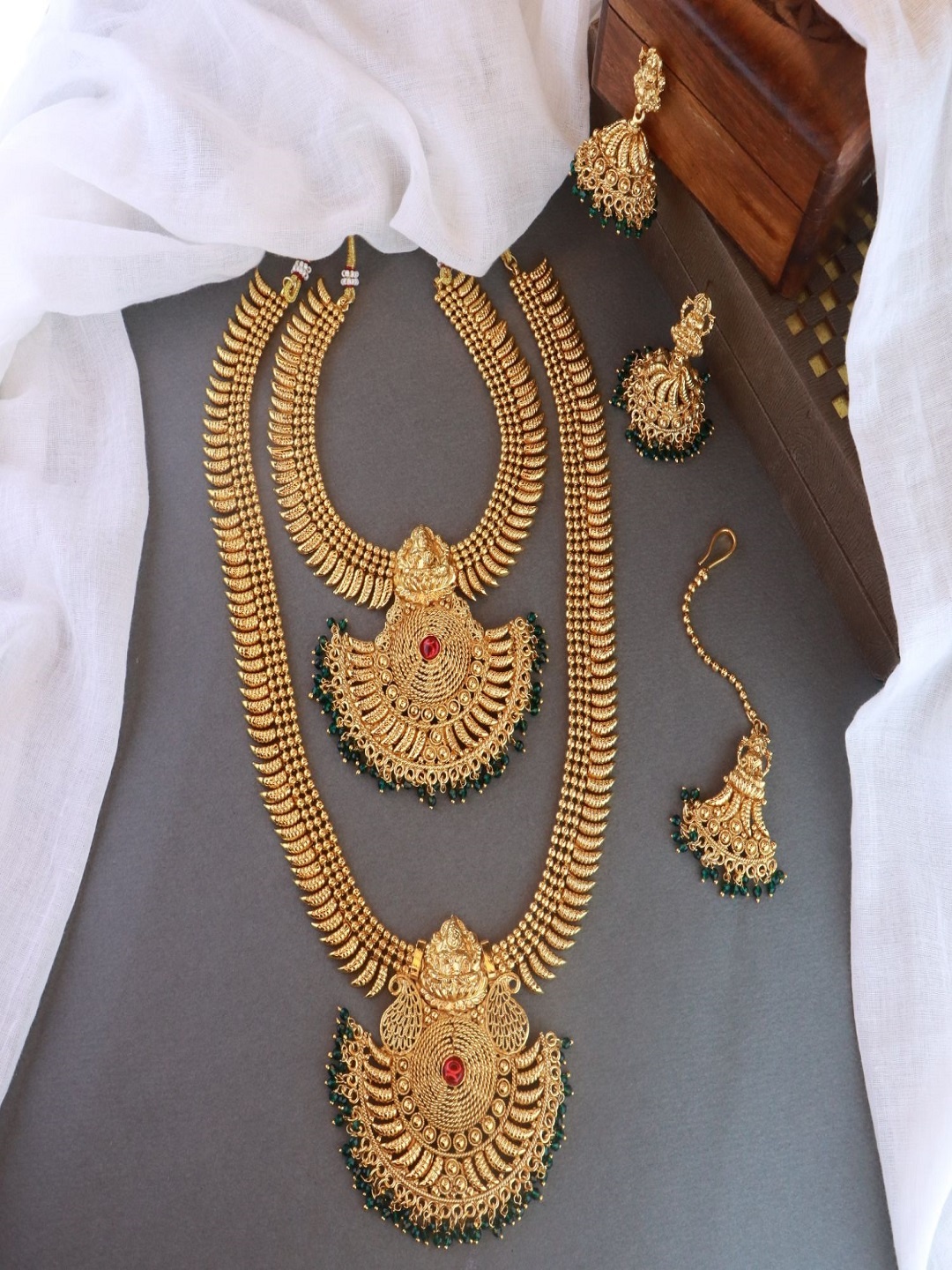 

I Jewels Gold-Plated Stones & Beads-Studded Jewellery Set, Green