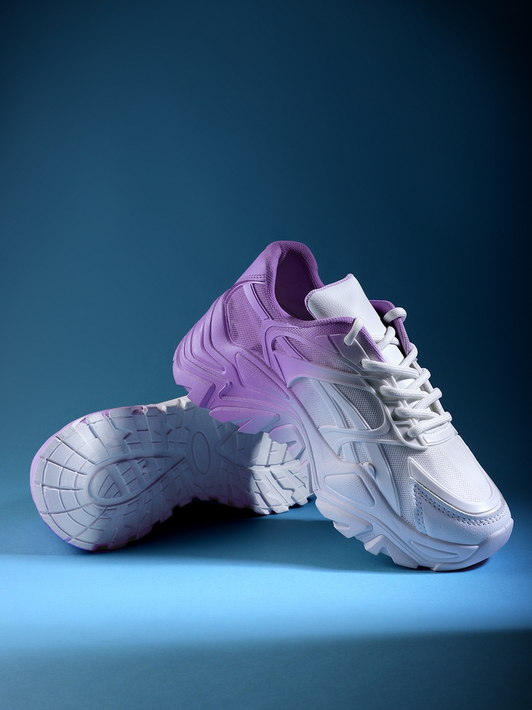 

Mast & Harbour Women Ombre Effect Walking Shoes, White