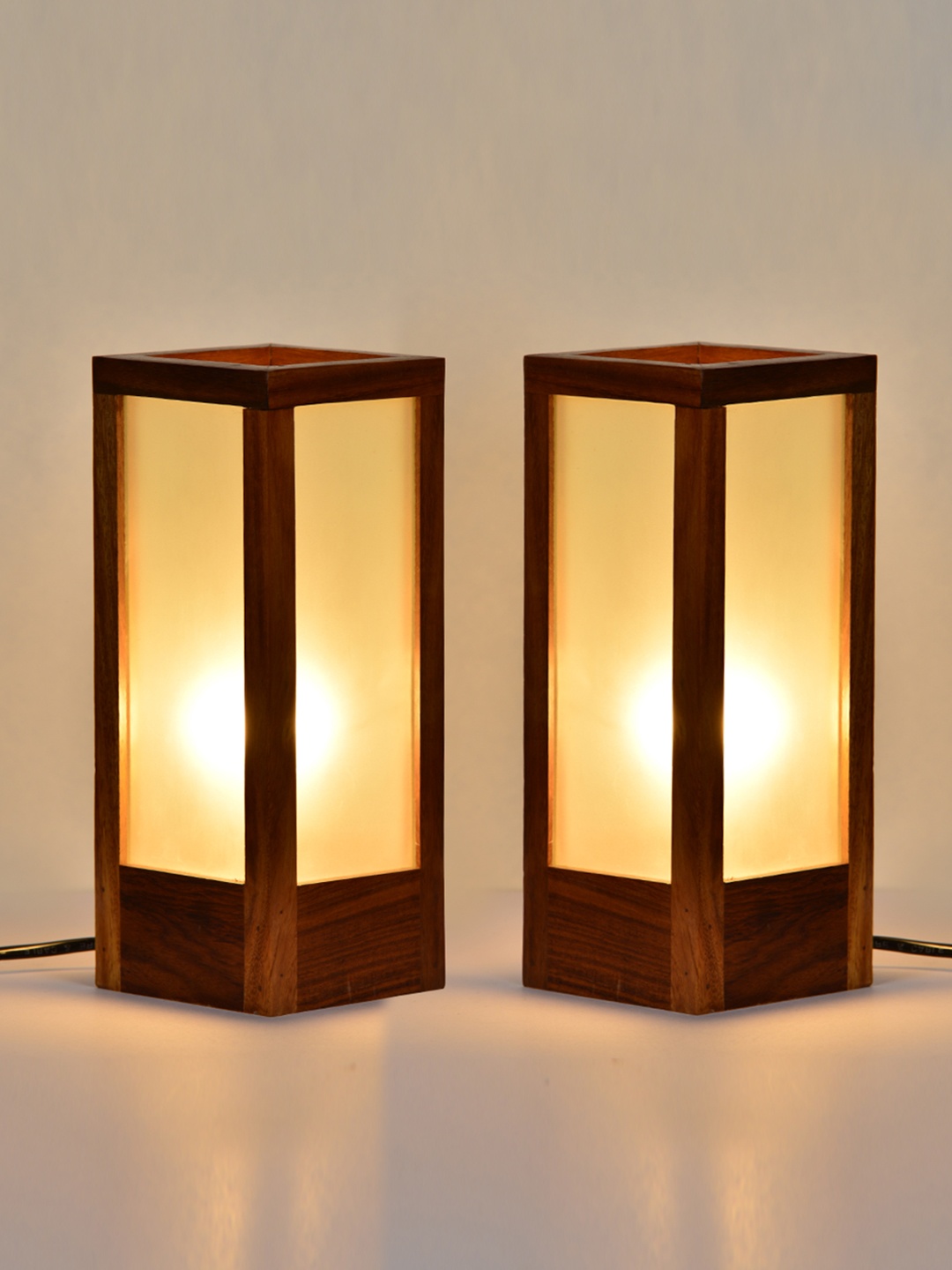 

ExclusiveLane Set Of 2 Volta Round Table Lamp, Brown