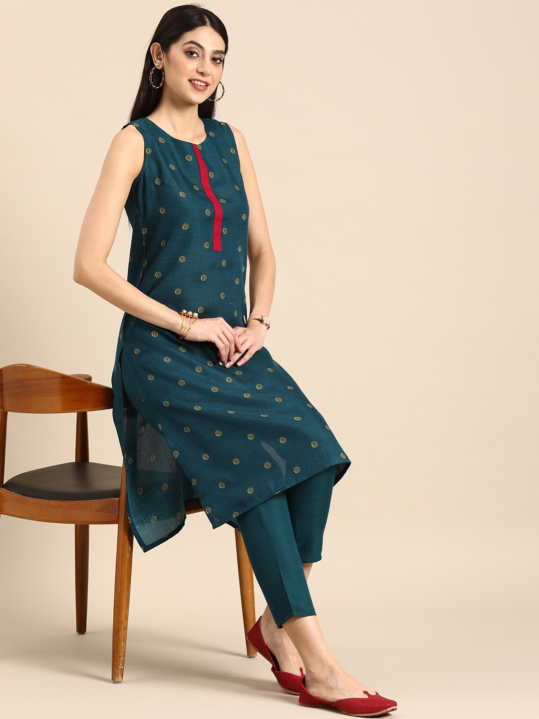 

Anouk Women Sleeveless Printed Regular Kurta with Trousers, Teal